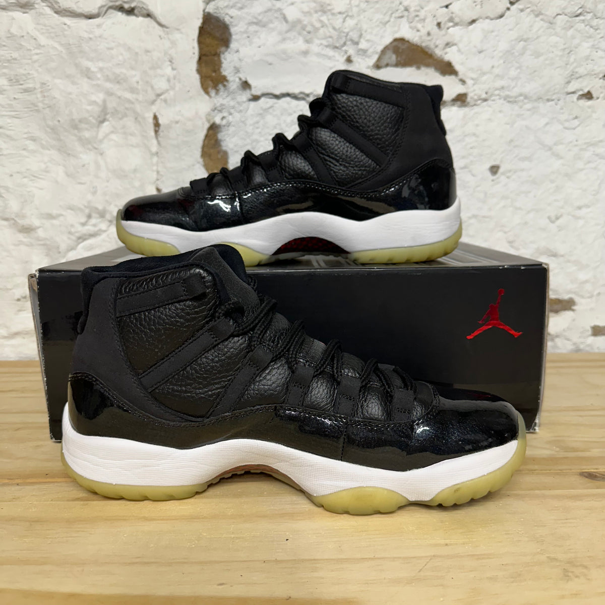 Air Jordan 11 High 72-10 Sz 9.5