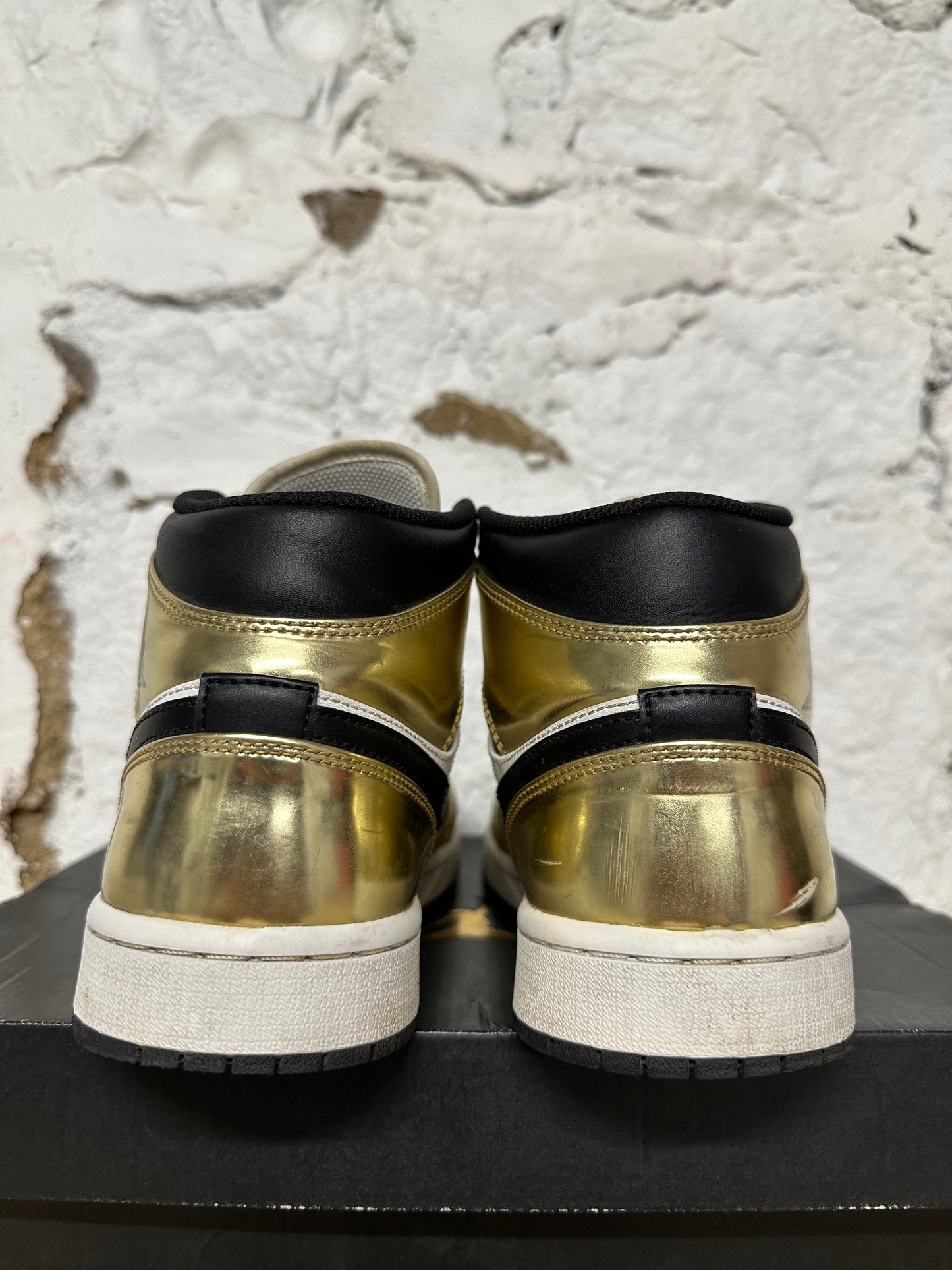 Air Jordan 1 Mid Metallic Gold Sz 10