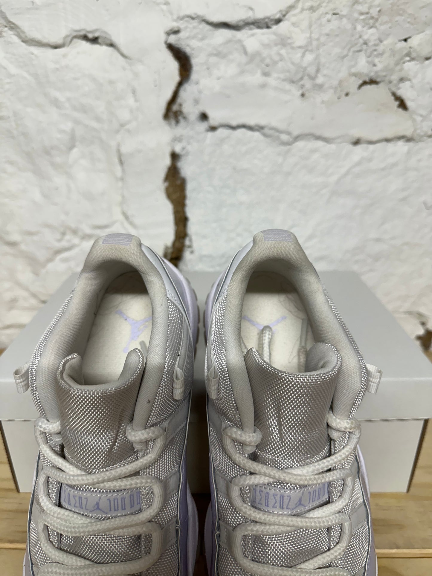 Air Jordan 11 Low Pure Violet Sz 8.5 (10W)
