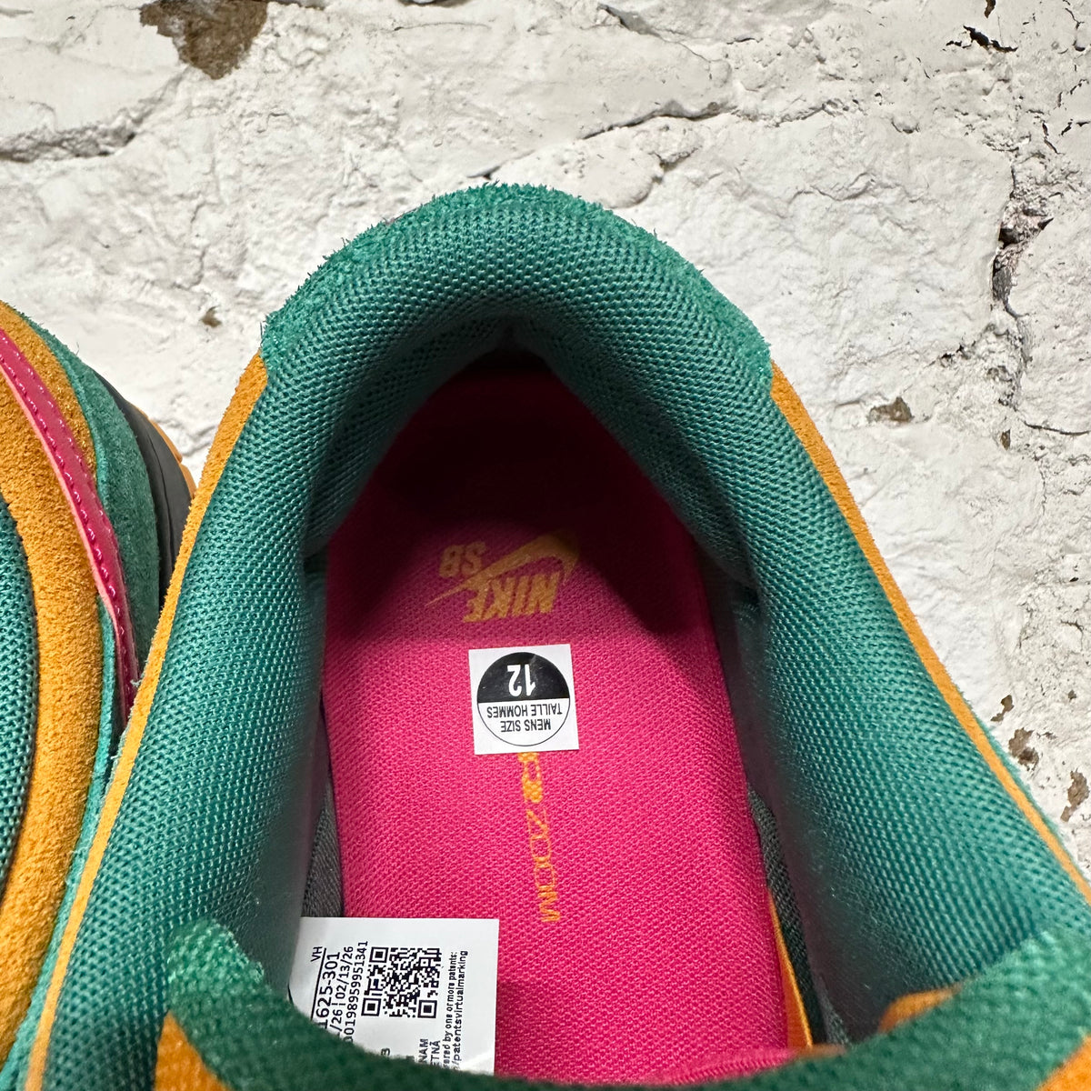 Nike SB Dunk Low Green Noise Watermelon Sz 12 DS