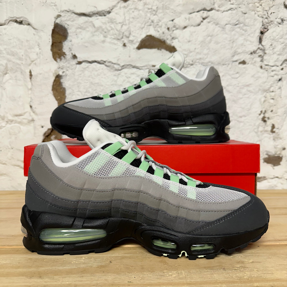 Nike Air Max 95 OG Big Bubble Fresh Mint Sz 10.5 (12W) DS