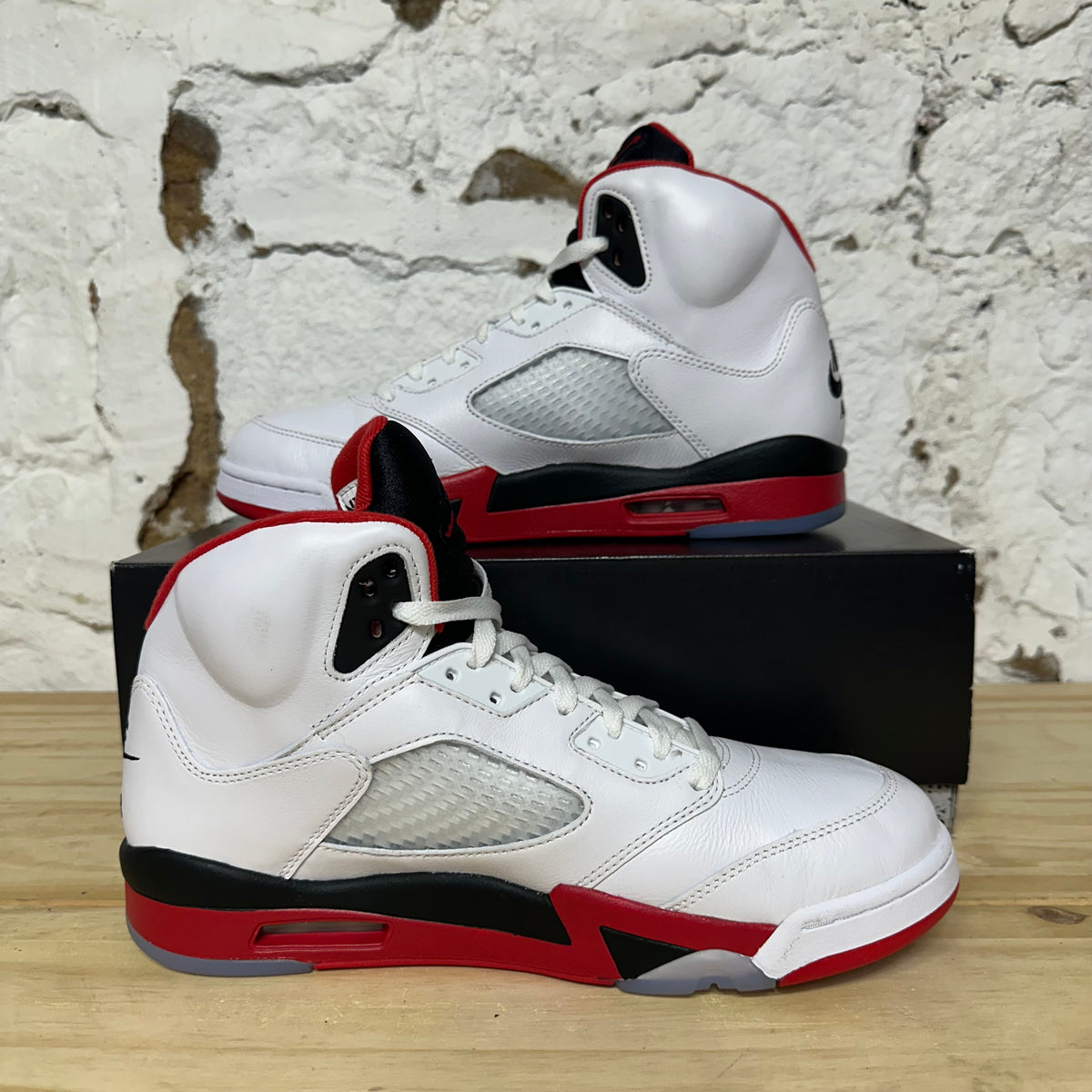 Air Jordan 5 Fire Red Black Tongue (2025) Sz 10 DS