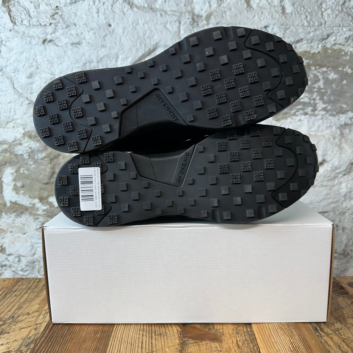 Givenchy GIV1 Triple Black Mesh Runner Sneaker Sz 11 (44)