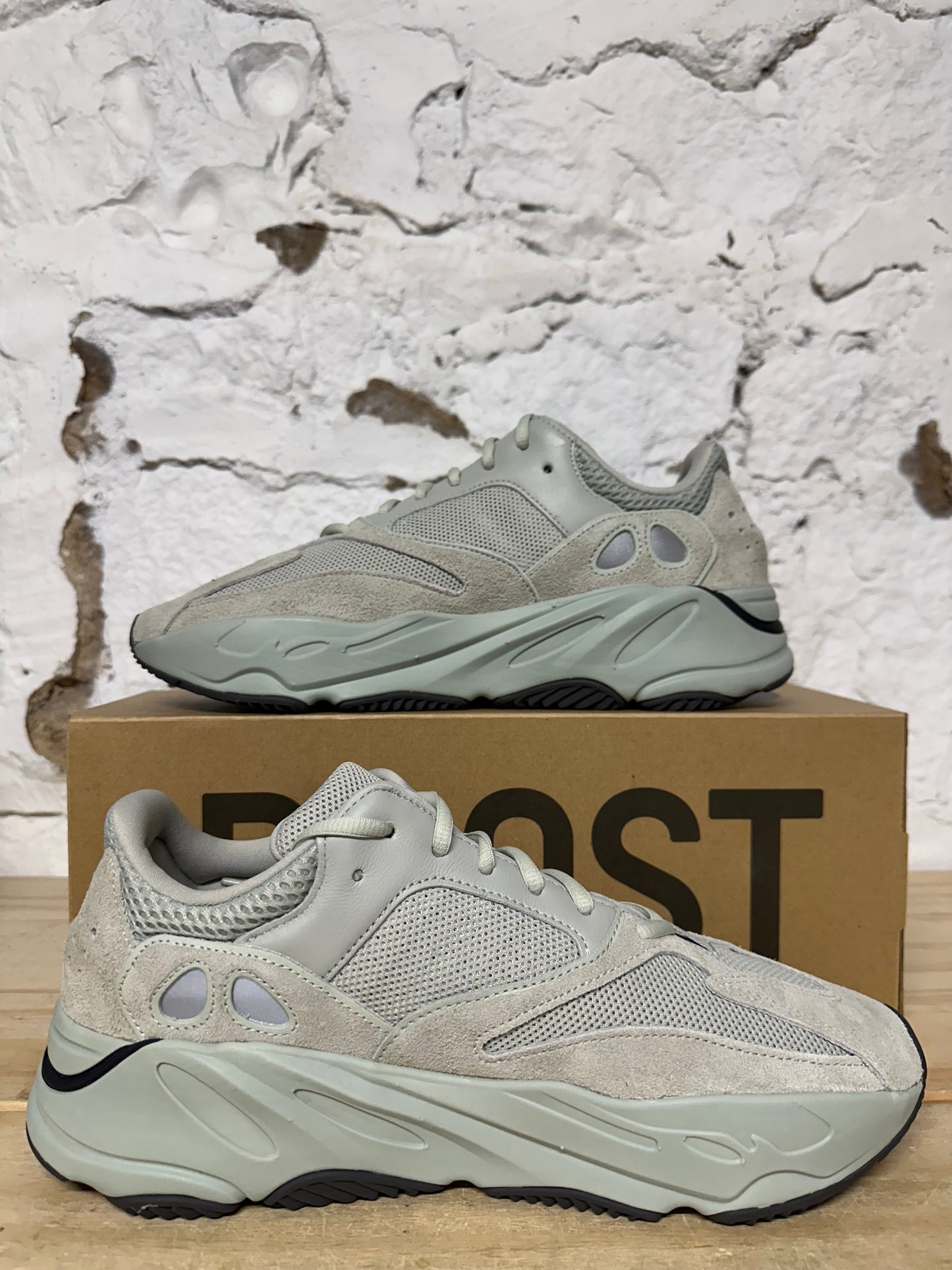 Yeezy 700 Salt Sz 11 DS