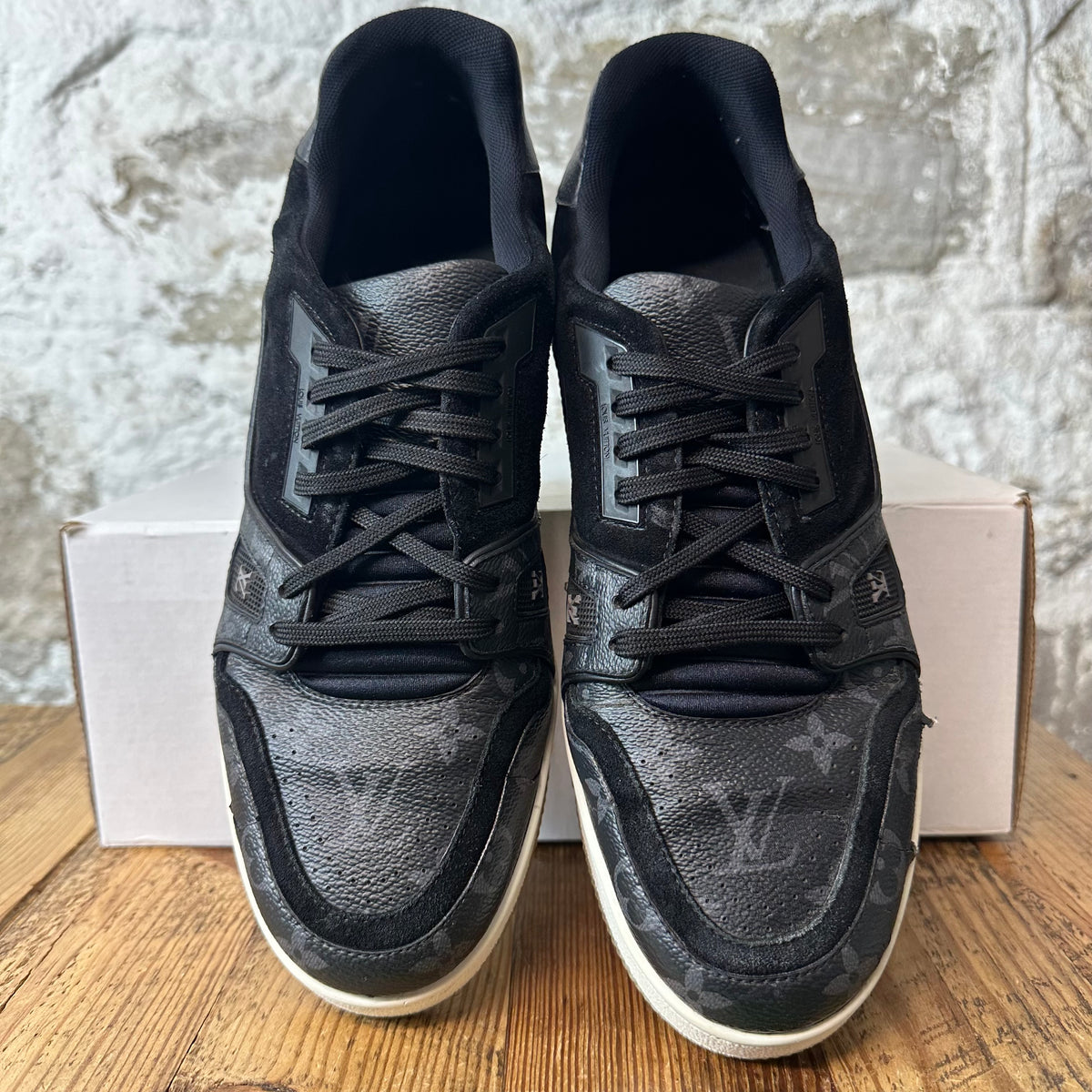 Louis Vuitton Graphite Trainer Sneaker Sz 9.5 (8LV)