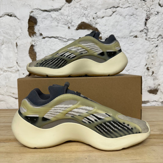 Yeezy 700 V3 Fade Salt Sz 9
