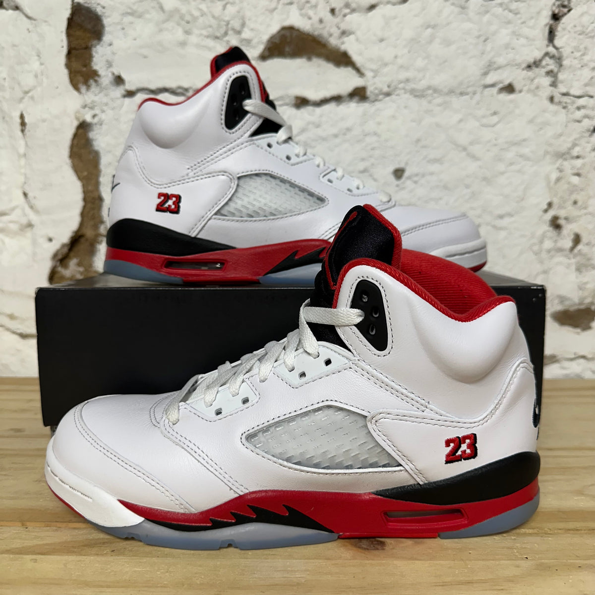 Air Jordan 5 Fire Red Black Tongue (2025) Sz 7