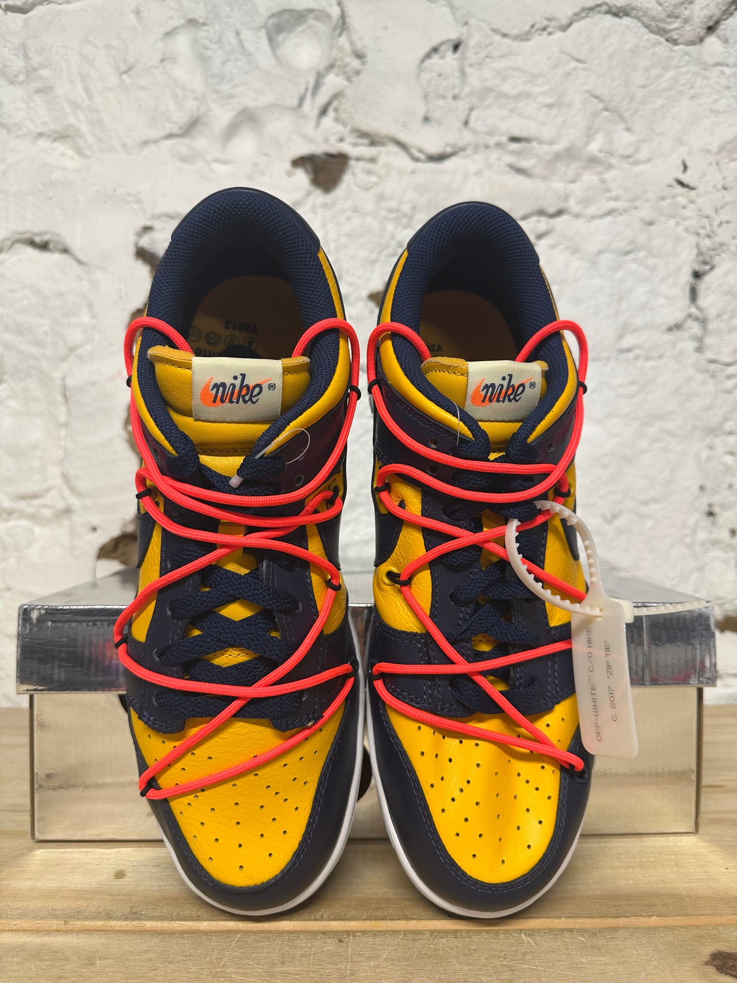 Nike Dunk Low Off White University Gold Sz 9.5 DS