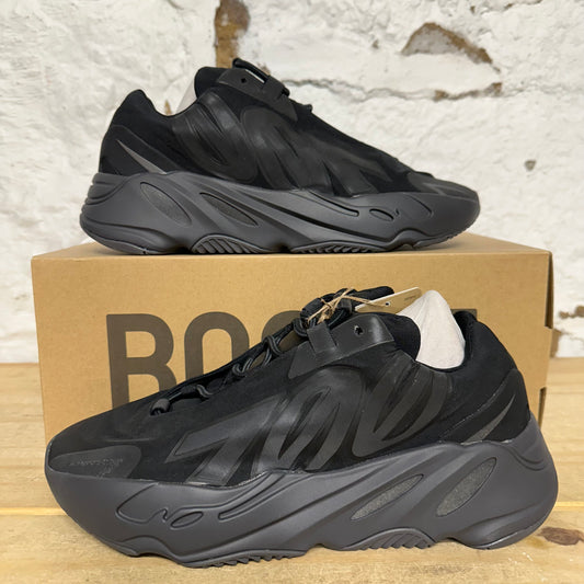 Yeezy 700 MNVN Triple Black Sz 8.5 DS