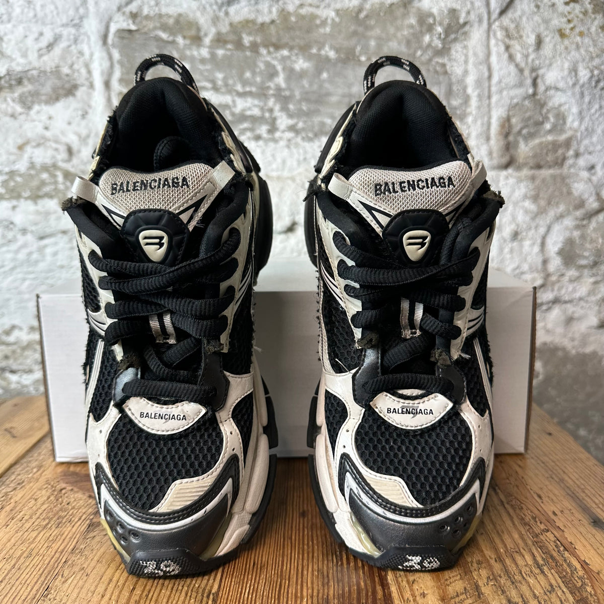 Balenciaga Runner Black White Sneaker Sz 6.5 (39)