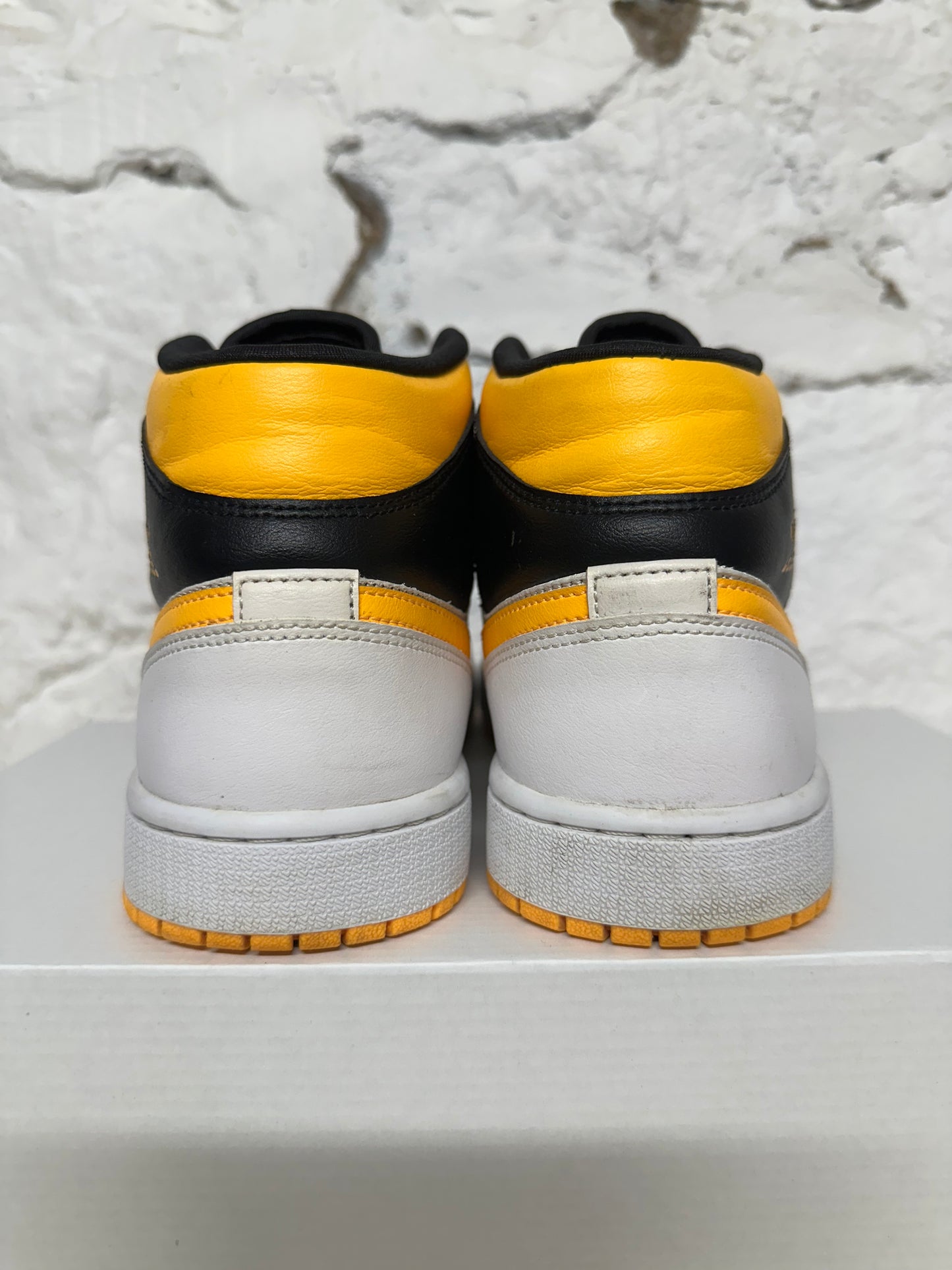 Air Jordan 1 Mid White Laser Orange Sz 9.5 (11W)