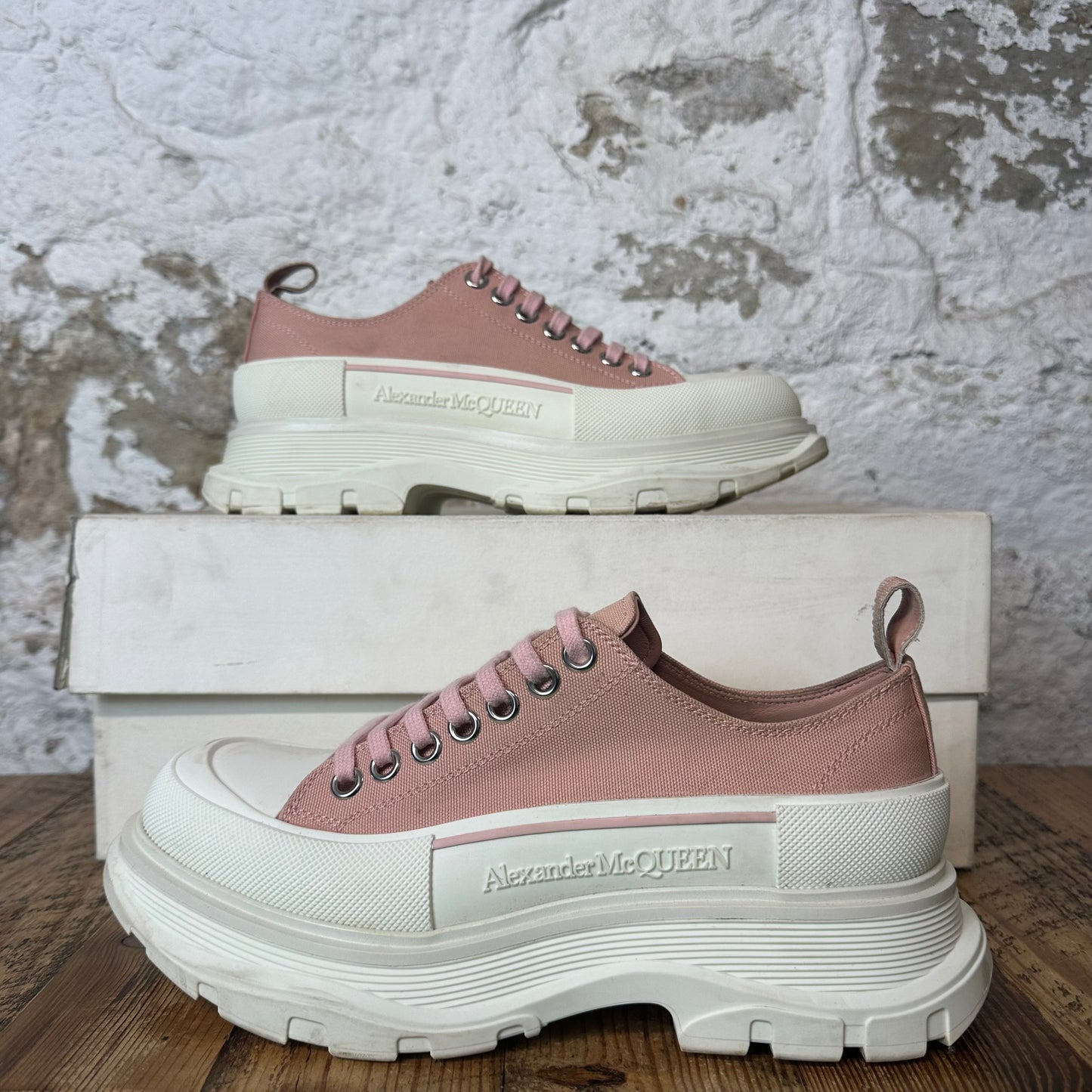 Alexander Mcqueen Low Pink White Tread Boot Sneaker Sz 7 (40)