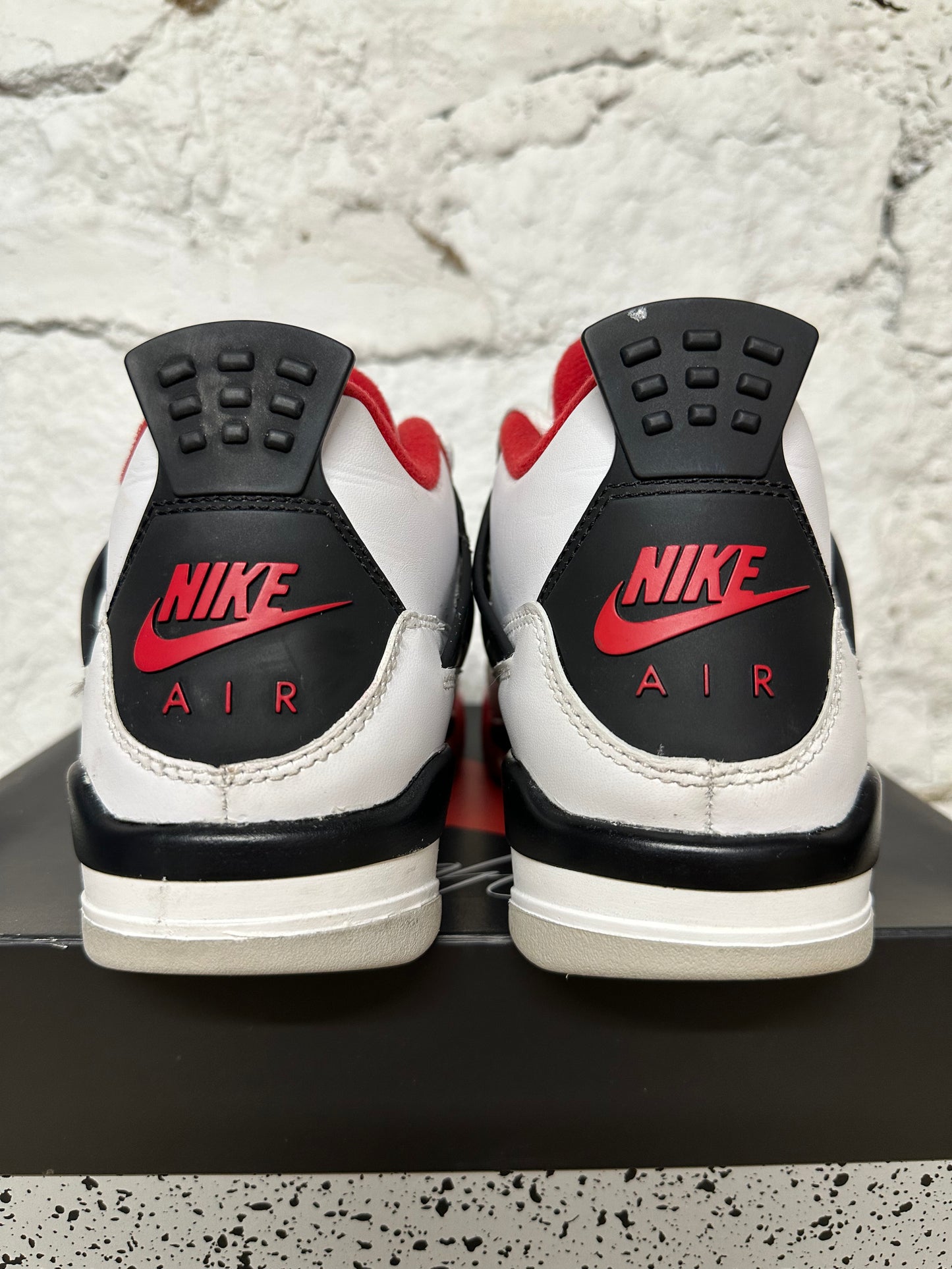 Air Jordan 4 Fire Red Sz 7Y