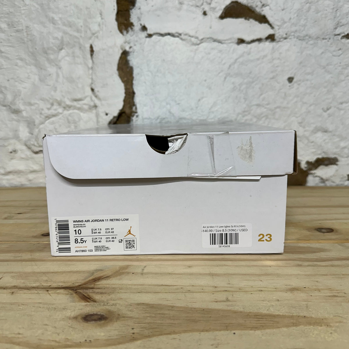 Air Jordan 11 Low Igloo Sz 8.5 (10W)