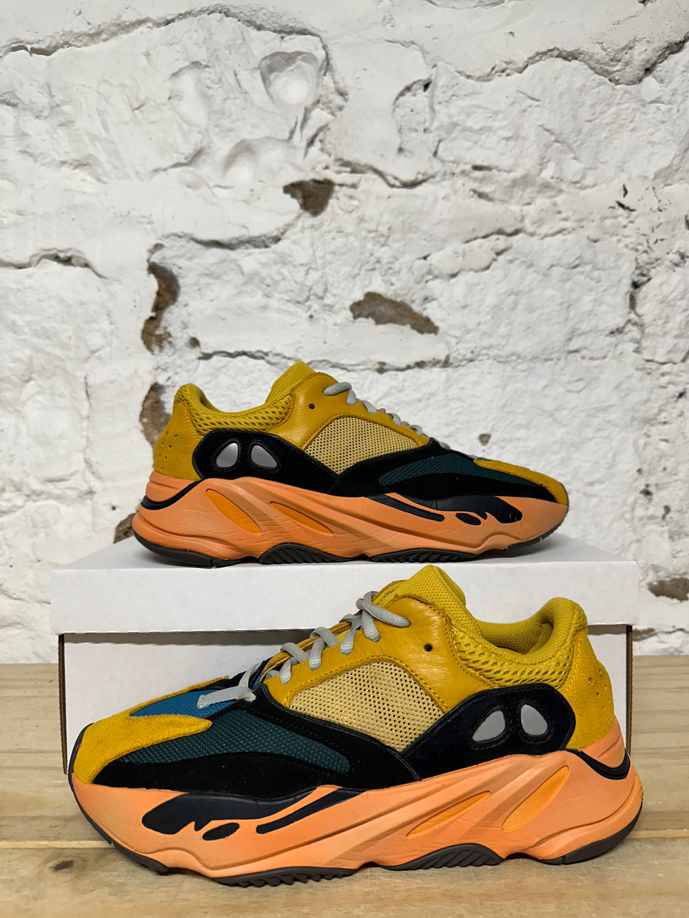 Yeezy 700 Sun Sz 9