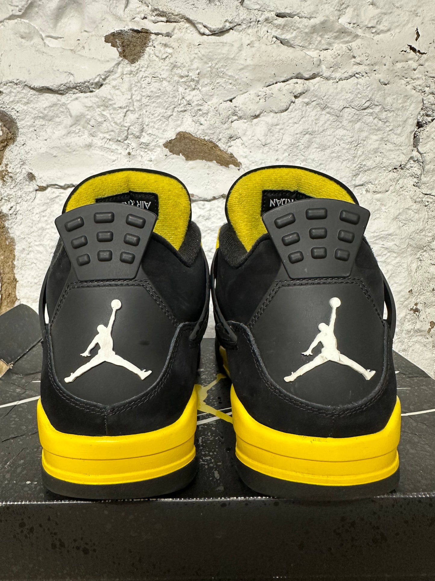 Air Jordan 4 Thunder Sz 9.5