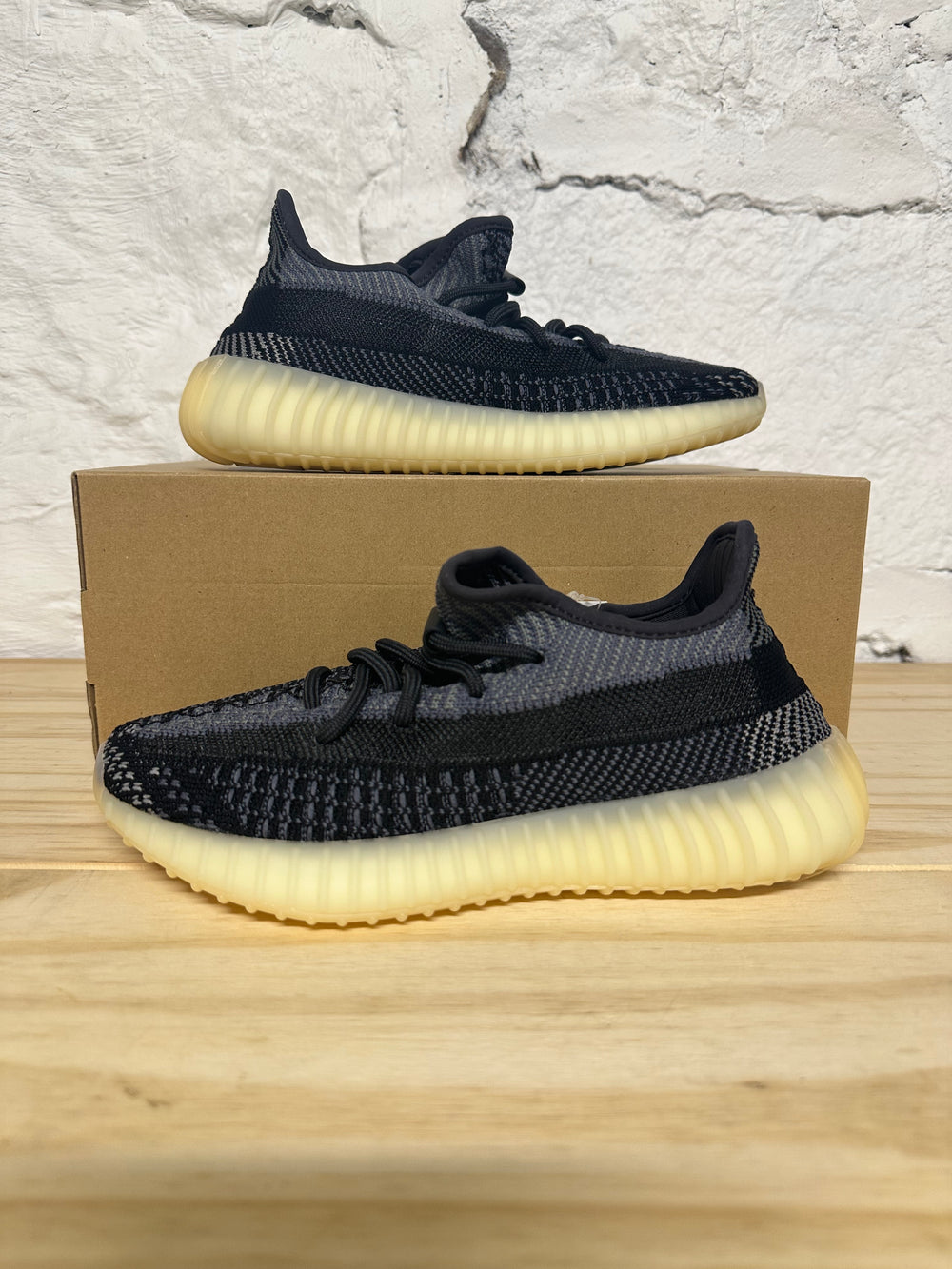 Yeezy 350 V2 Carbon Sz 4 DS
