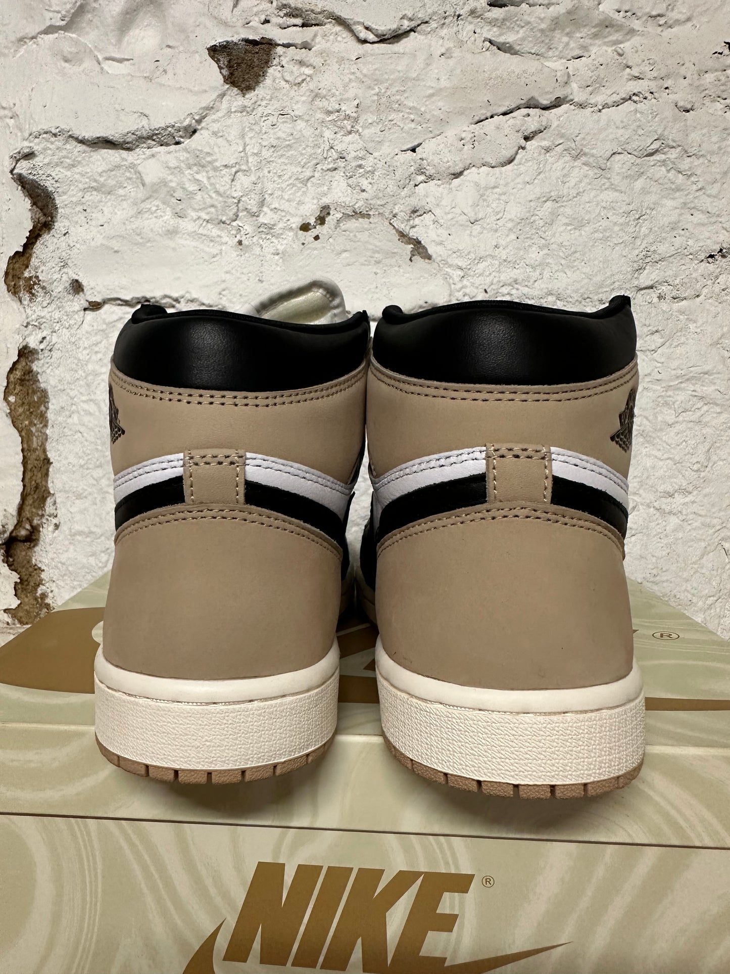 Air Jordan 1 Latte Sz 7 (8.5W) DS