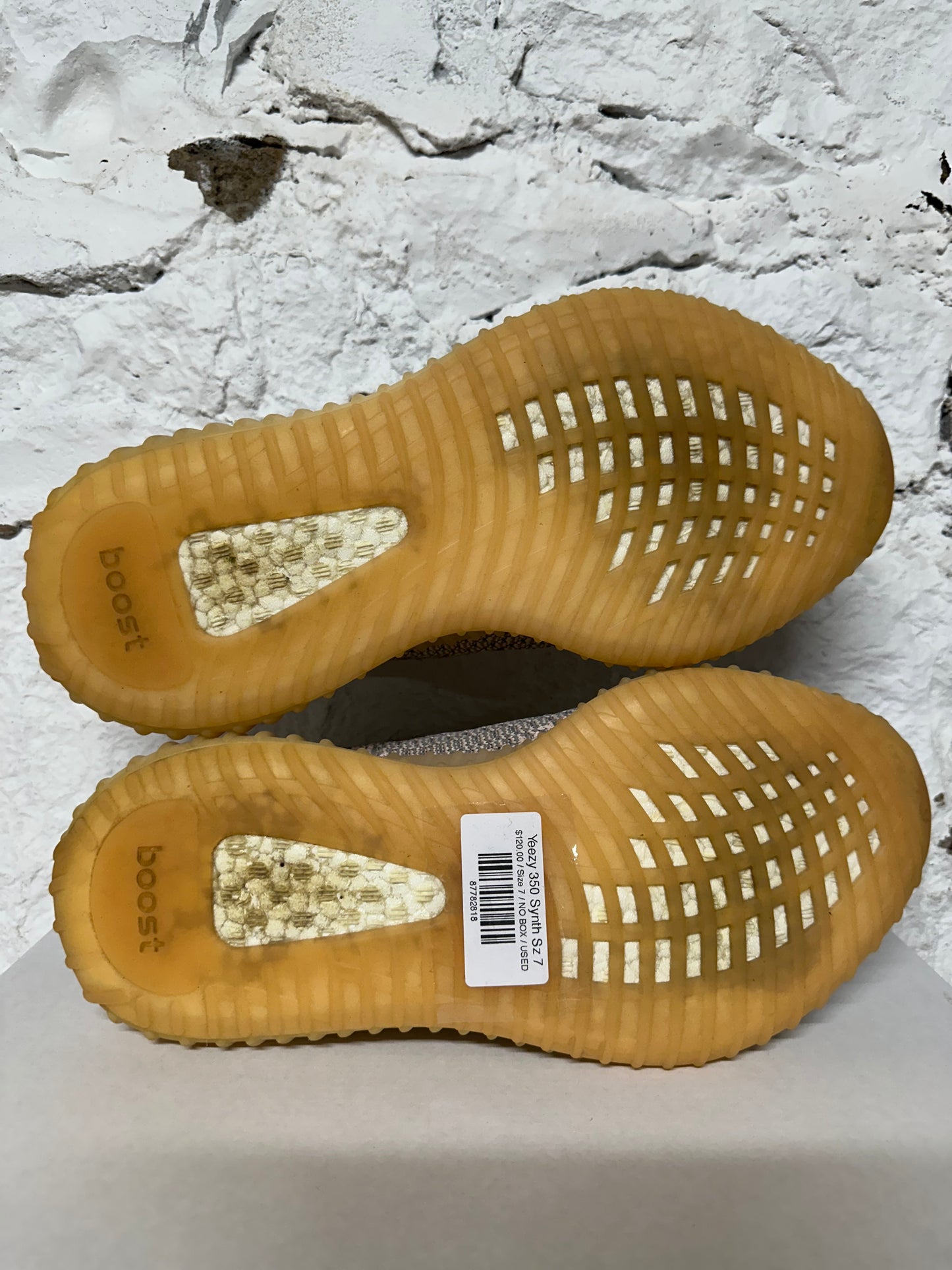 Yeezy 350  V2Synth Sz 7