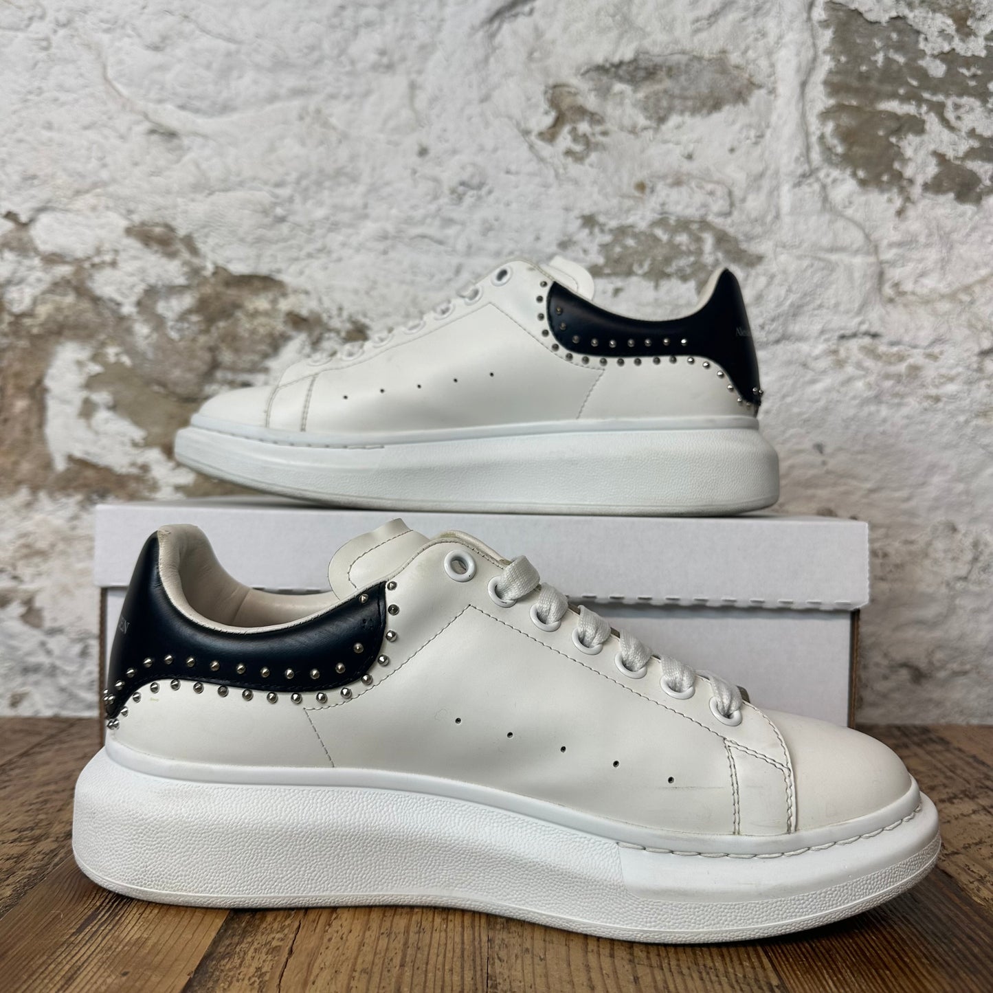 Alexander Mcqueen Black Studded Tab White Sneaker Sz 9 (42)