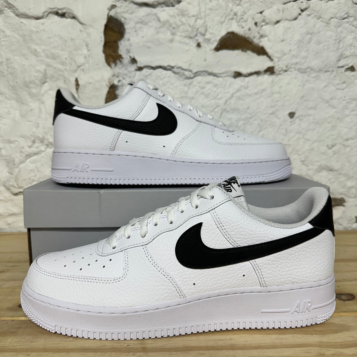 Nike Air Force 1 Low 07 Black Pebbled Swoosh Sz 11.5 DS