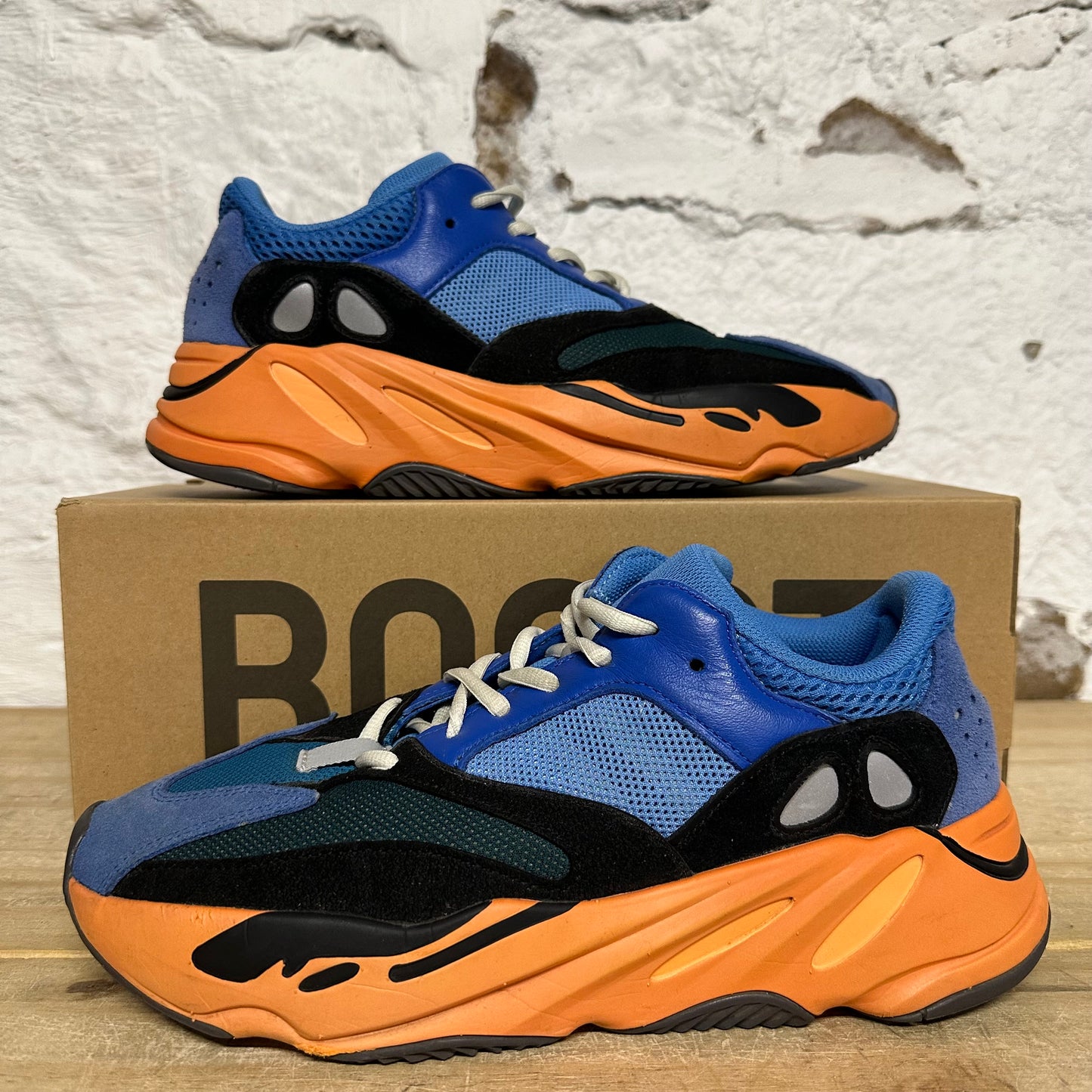 Yeezy 700 Bright Blue Sz 10