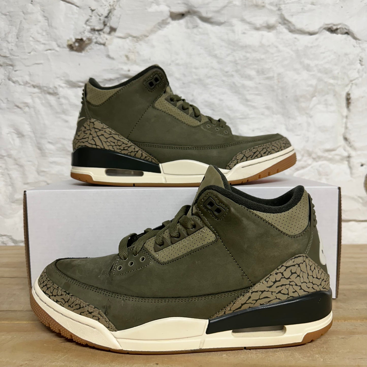 Air Jordan 3 Family Affair Sz 9