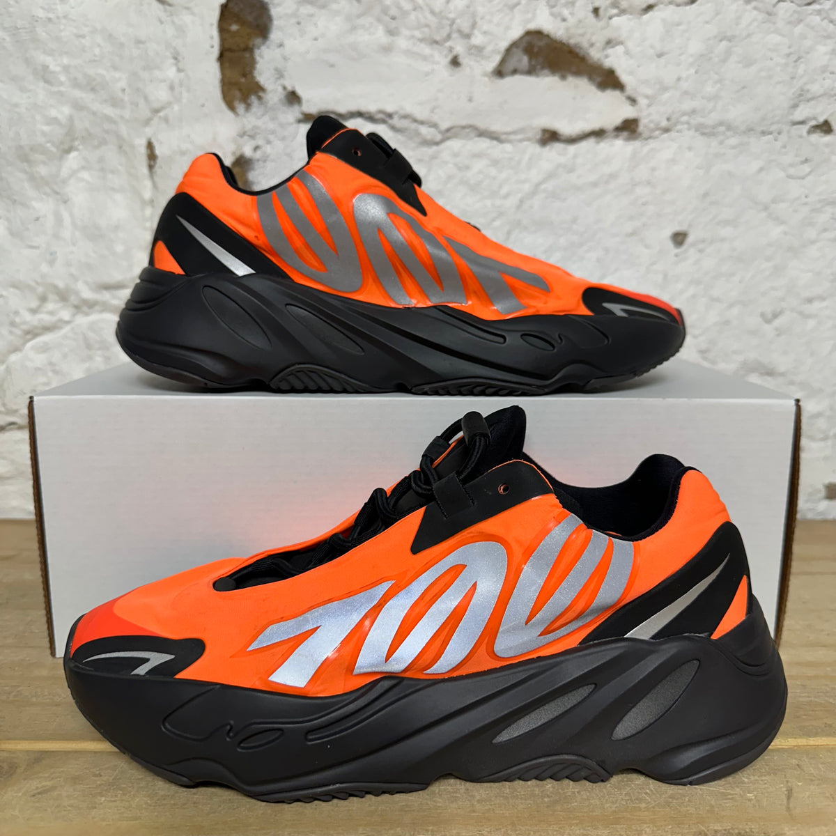 Yeezy 700 MNVN Orange Sz 8.5