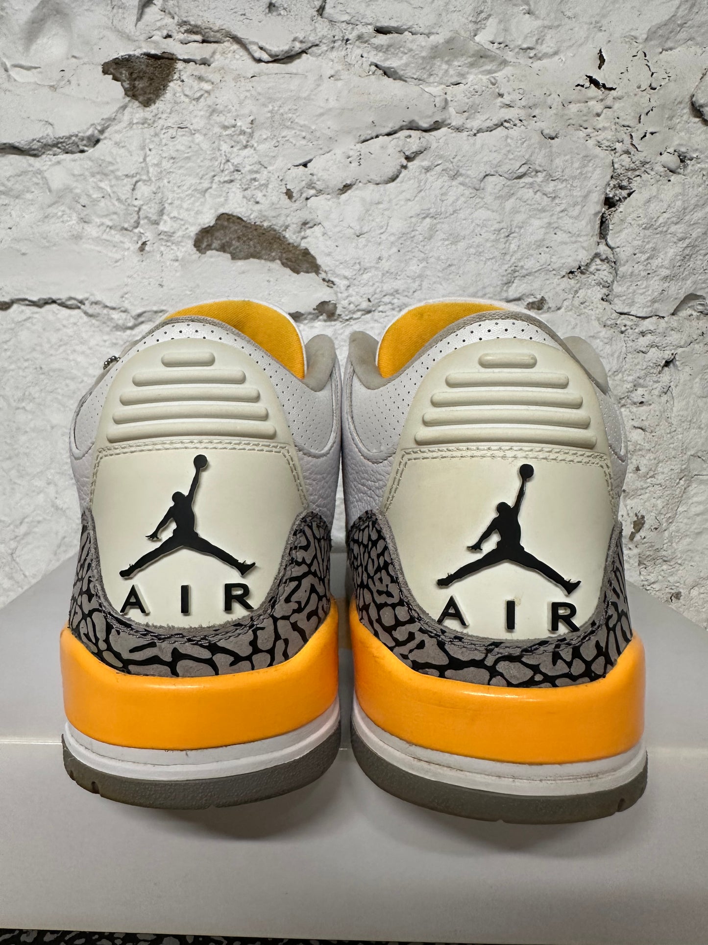 Air Jordan 3 Laser Orange Sz 10.5 (12W)