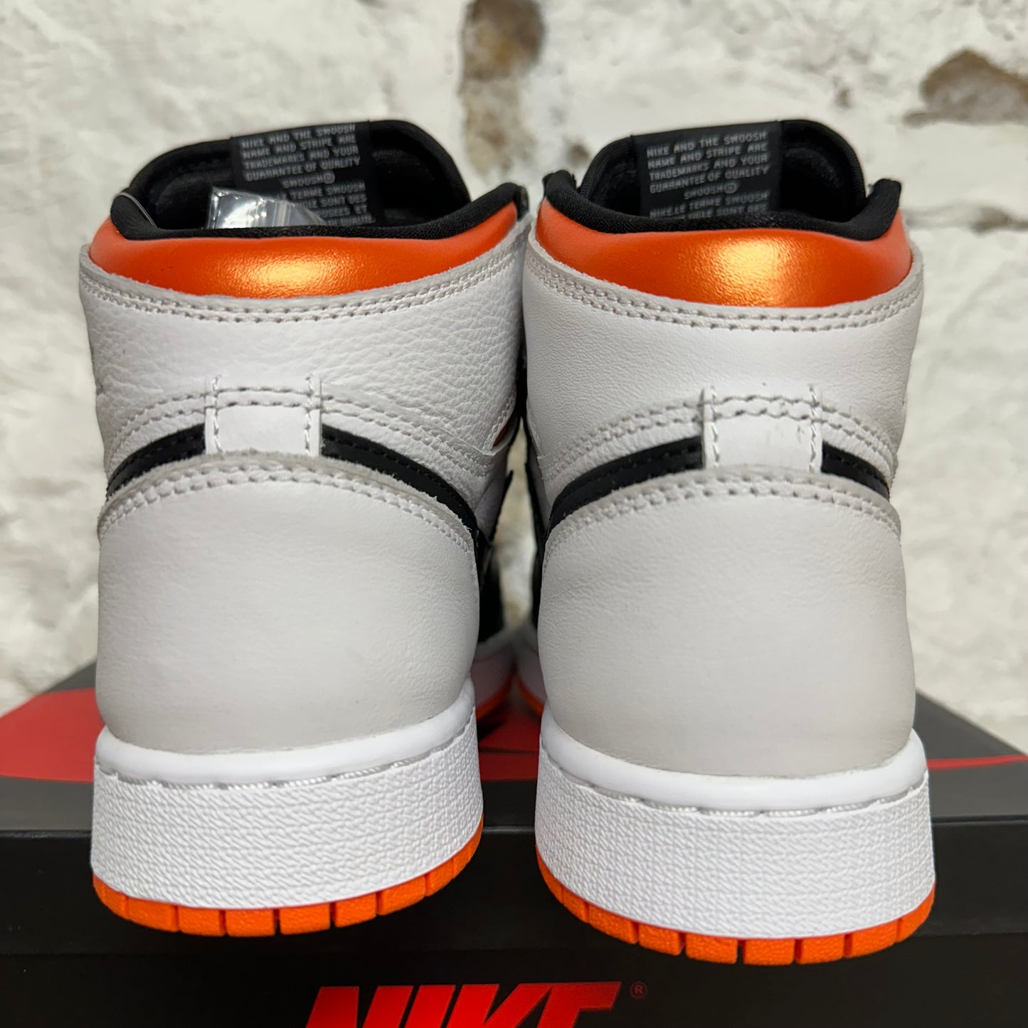 Air Jordan 1 High Electro Orange Sz 4Y DS