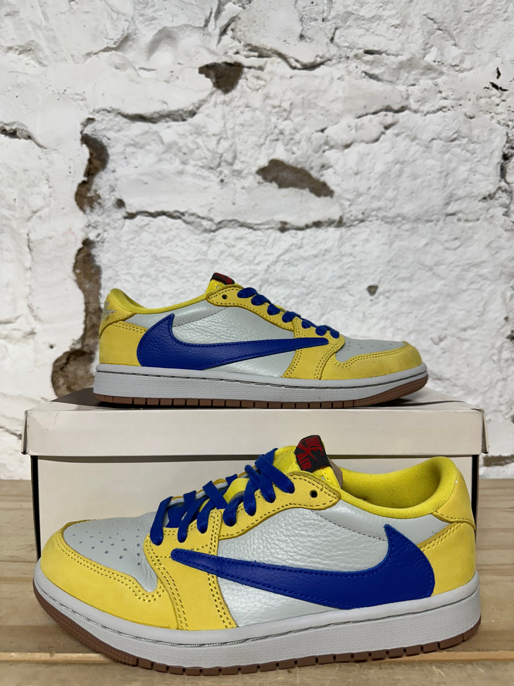 Air Jordan 1 Low Travis Scott Canary Sz 5.5 (7W)
