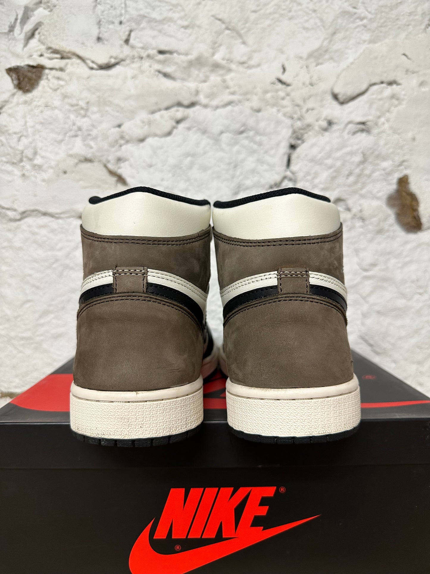 Air Jordan 1 Mocha Sz 9.5