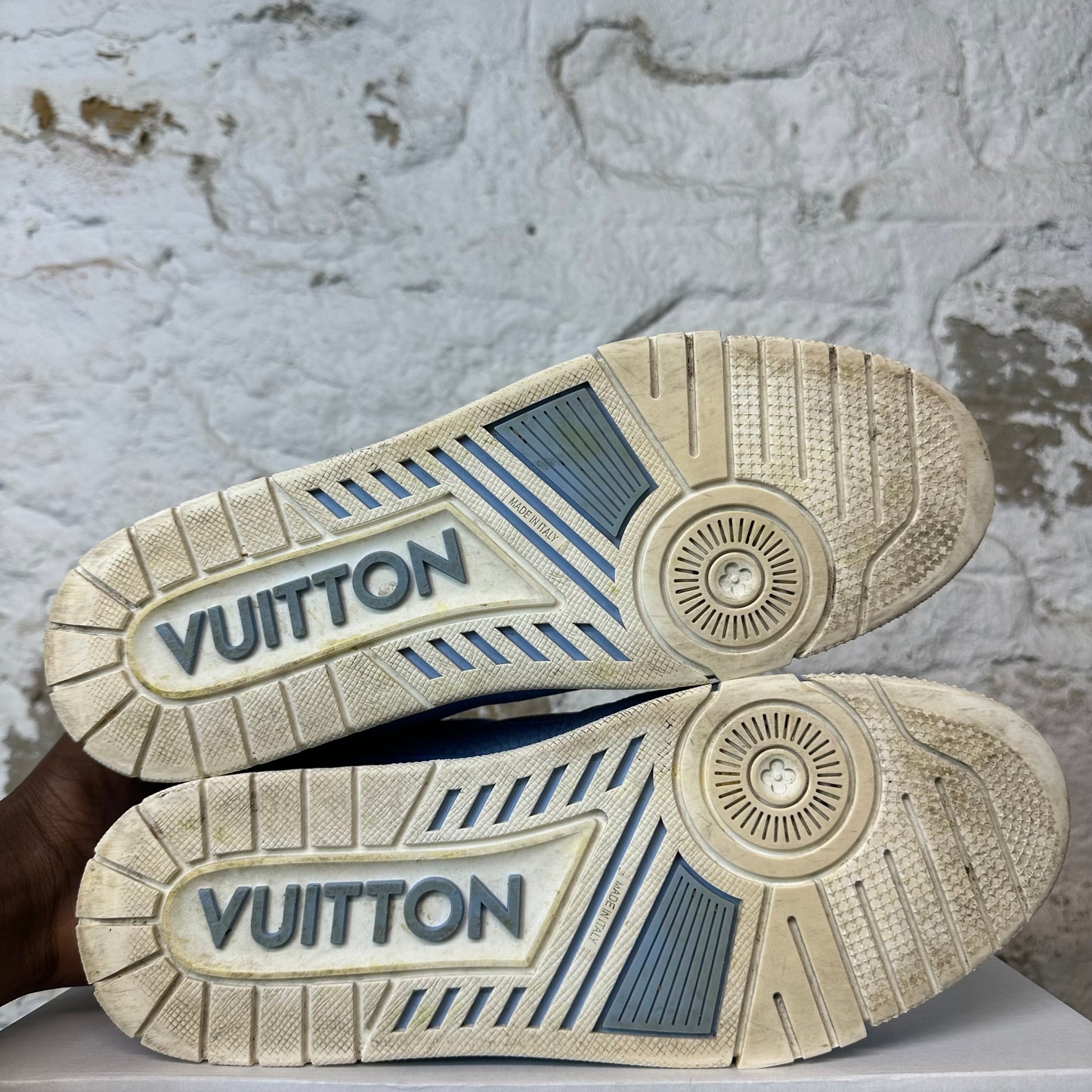 Louis Vuitton Light Gradient Blue Trainer Sneaker Sz 10.5 (9LV)