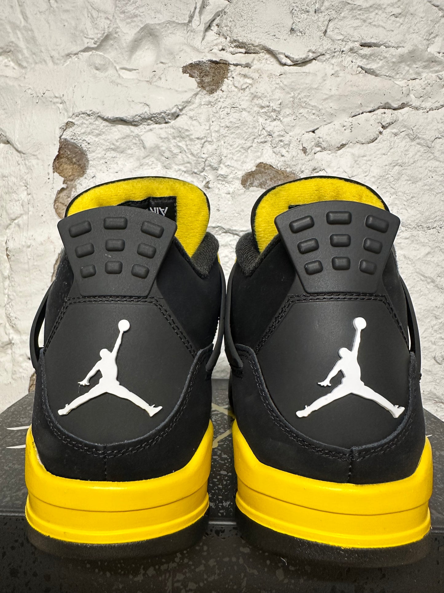 Air Jordan 4 Thunder Sz 9