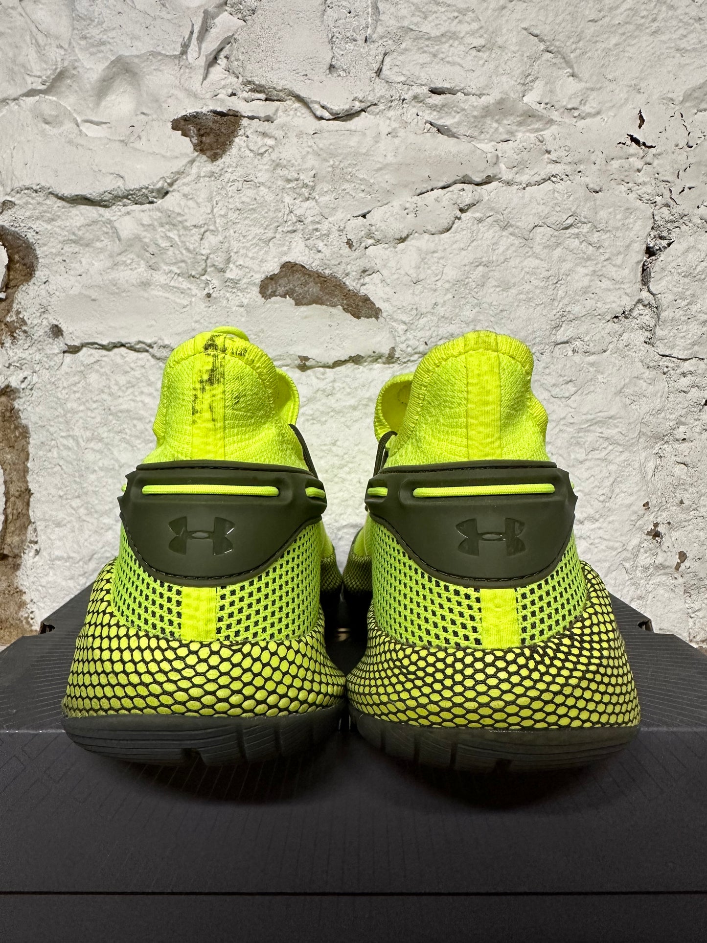 Under Armour Curry 6 Coy Fish Sz 10.5 DS