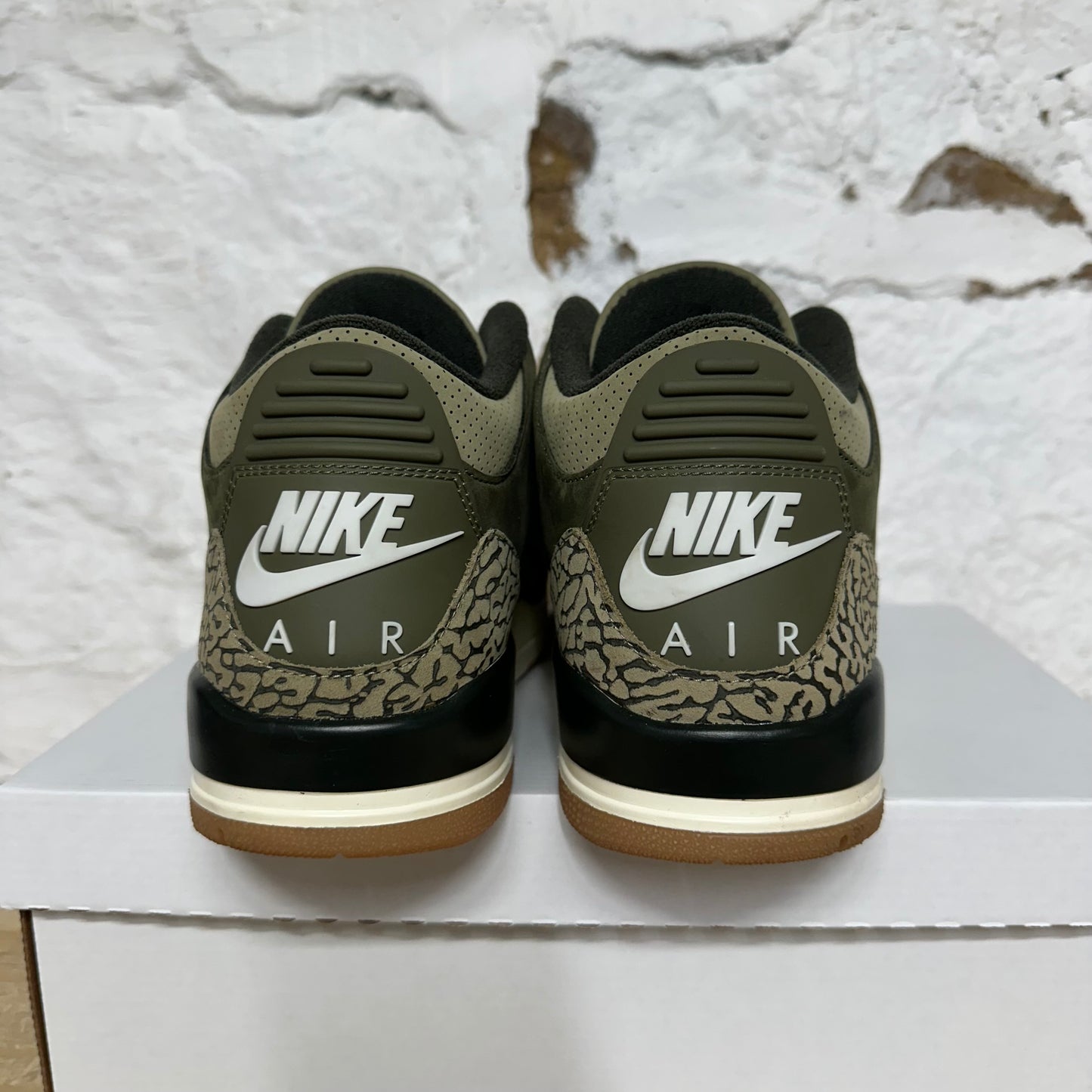Air Jordan 3 Family Affair Sz 10