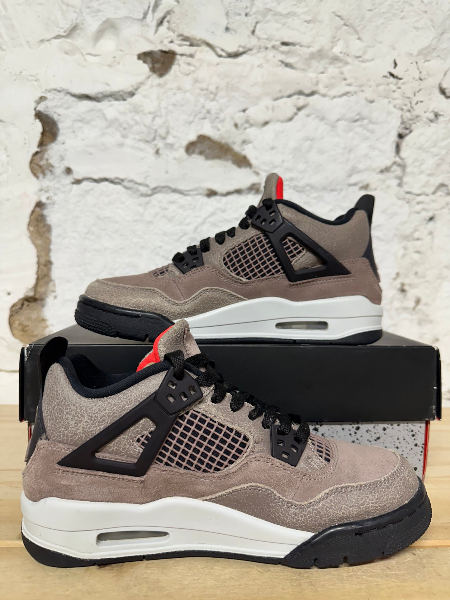 Air Jordan 4 Taupe Haze Sz 5.5Y