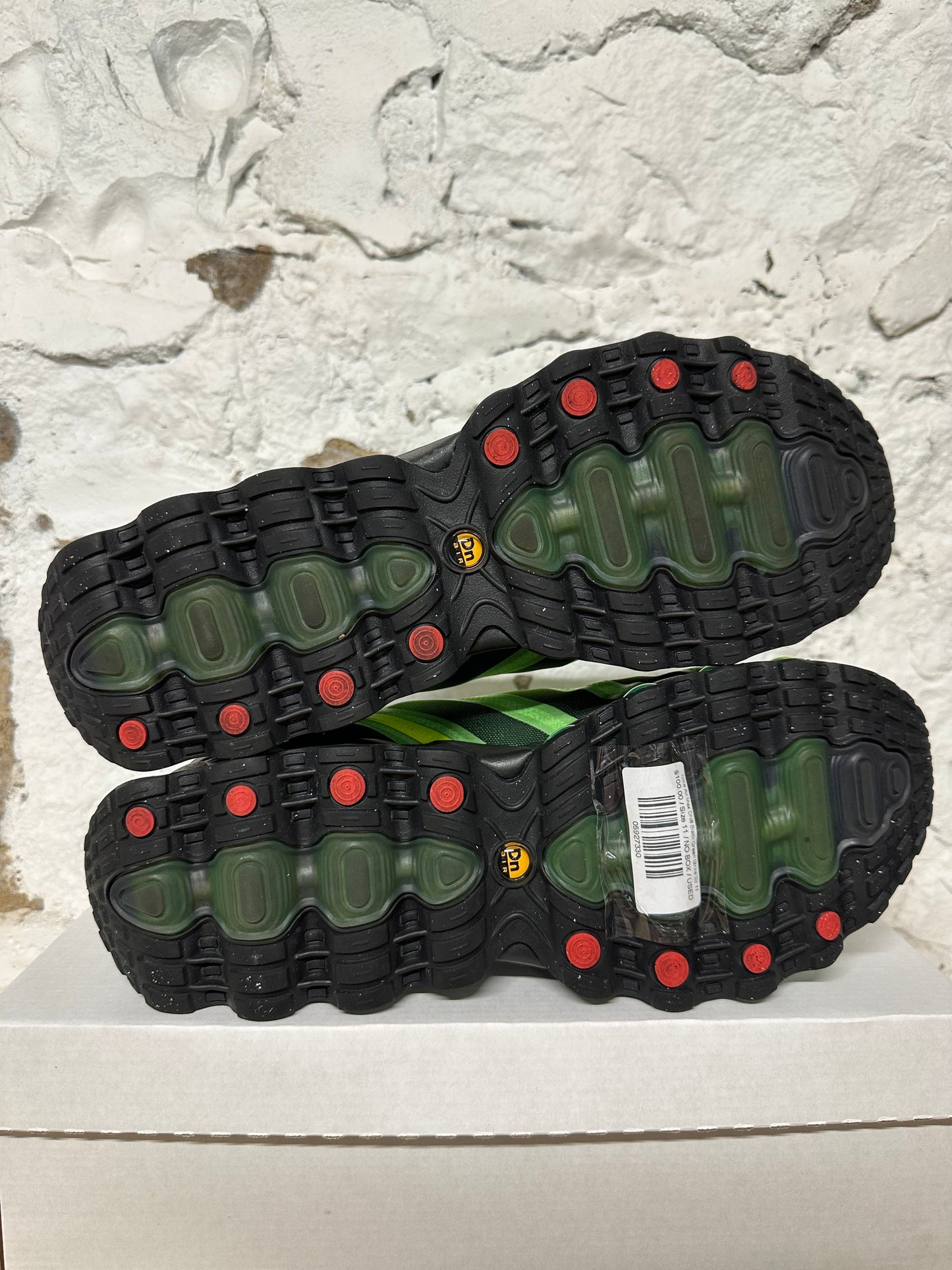 Nike Air Max DN8 Black Green Strike Sz 11