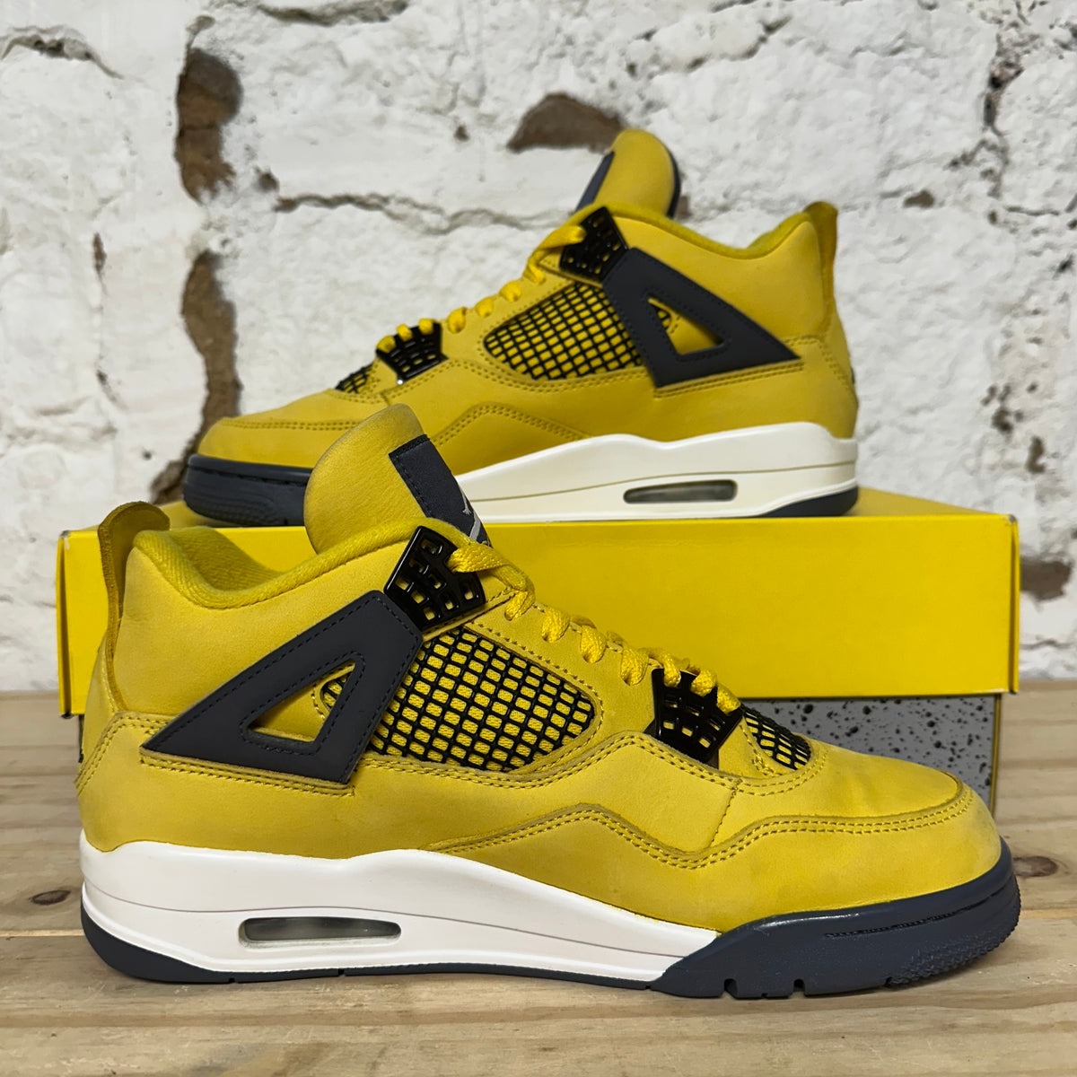 Air Jordan 4 Lightning (2021) Sz 8.5