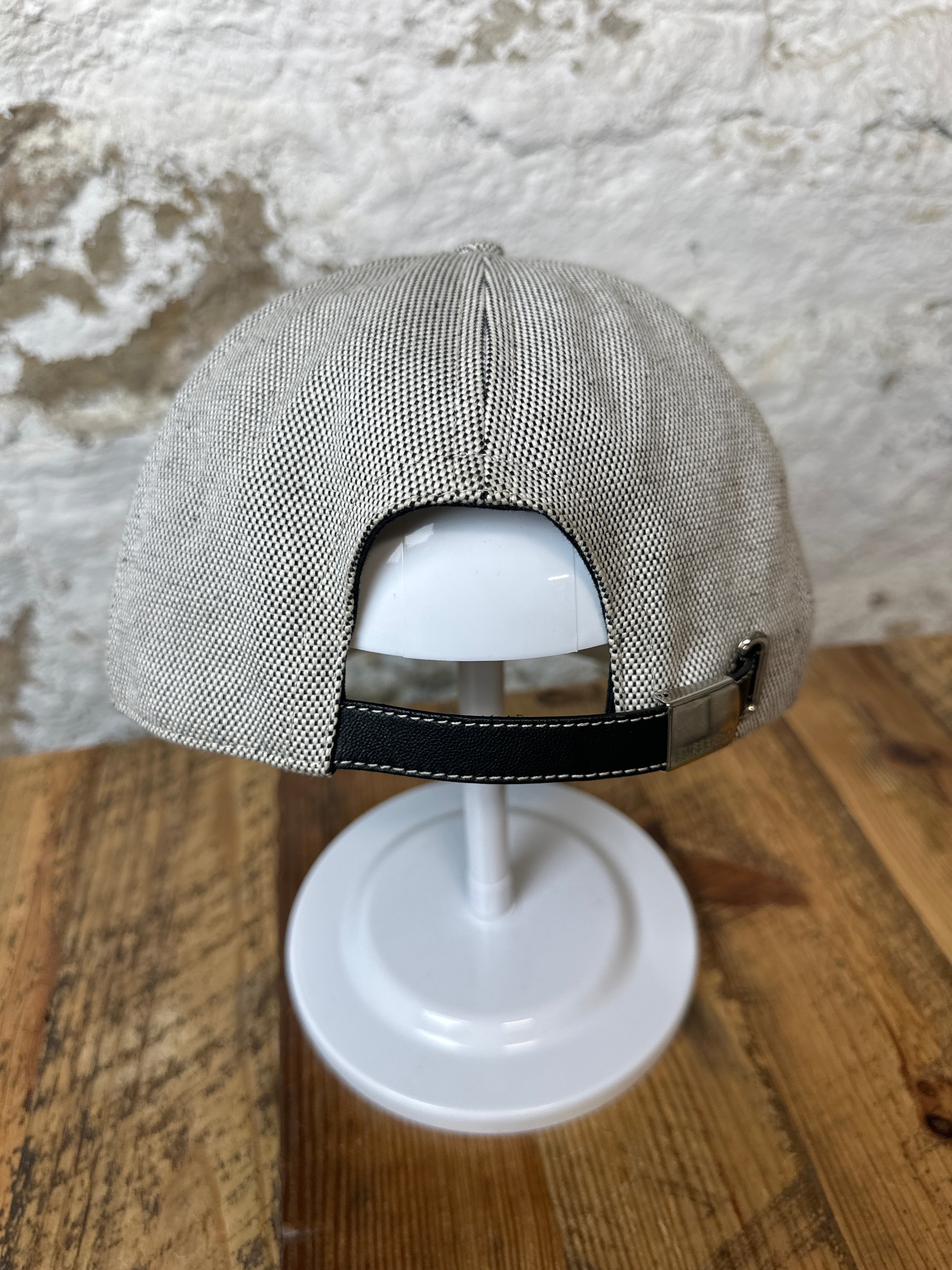 Burberry Horseferry House Gray Hat Sz XL – The Gallery Online