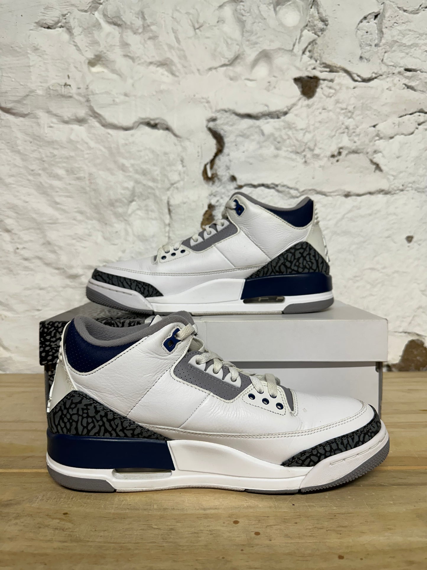 Air Jordan 3 Midnight Navy Sz 9