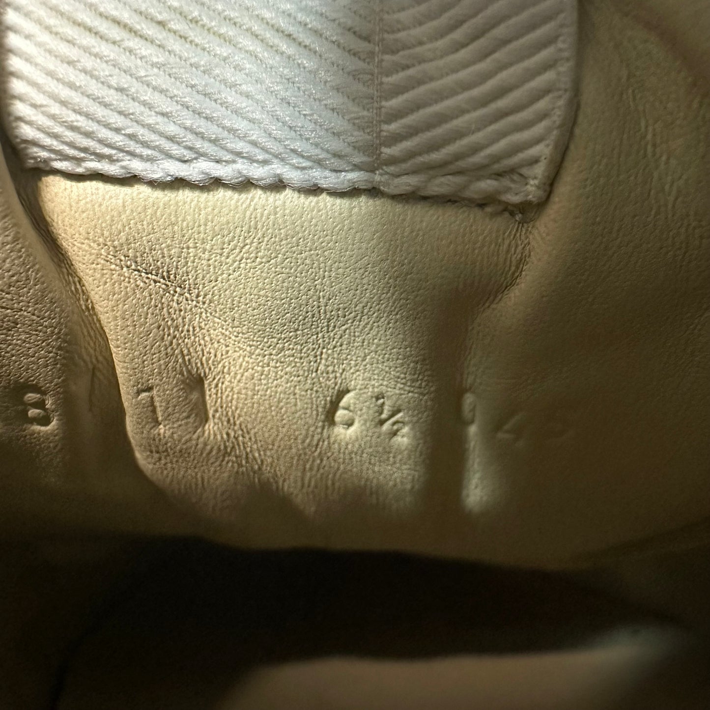 Gucci Rhyton Yellow Spell Tiger Cream Sneaker Sz 6.5