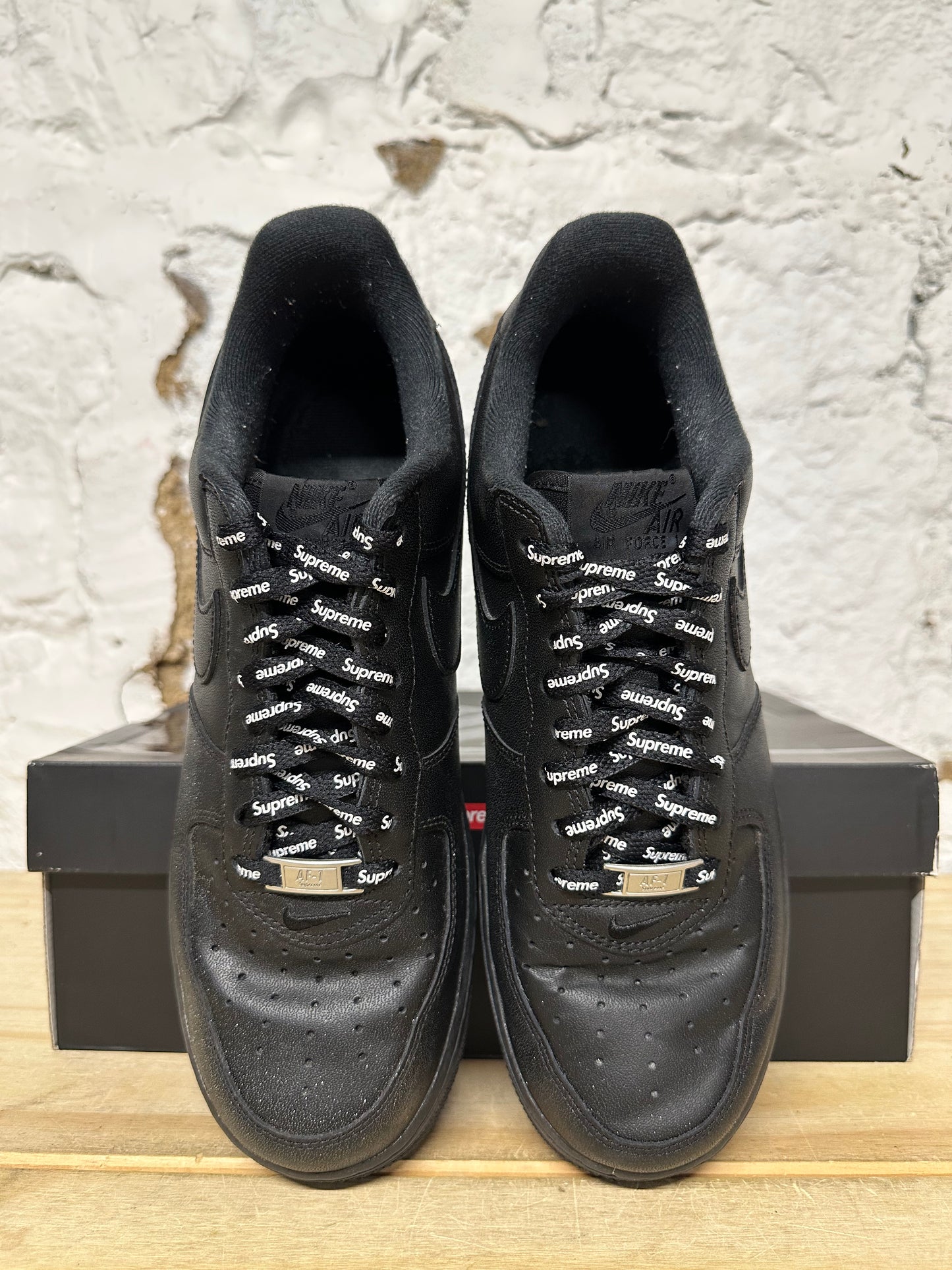 Nike Air Force 1 Supreme Black Sz 9