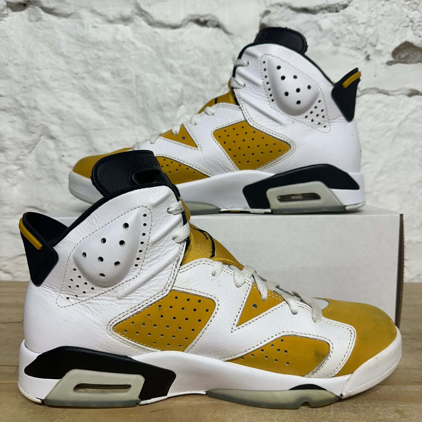 Air Jordan 6 Yellow Ochre Sz 10