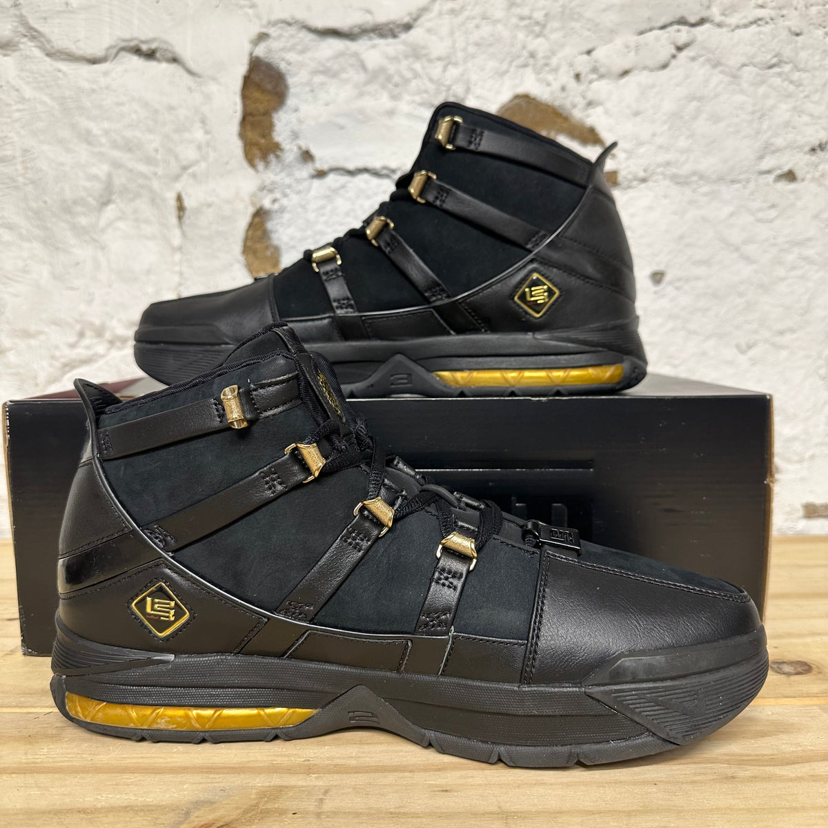 Nike LeBron Zoom 3 Black Metallic Gold Sz 10 DS
