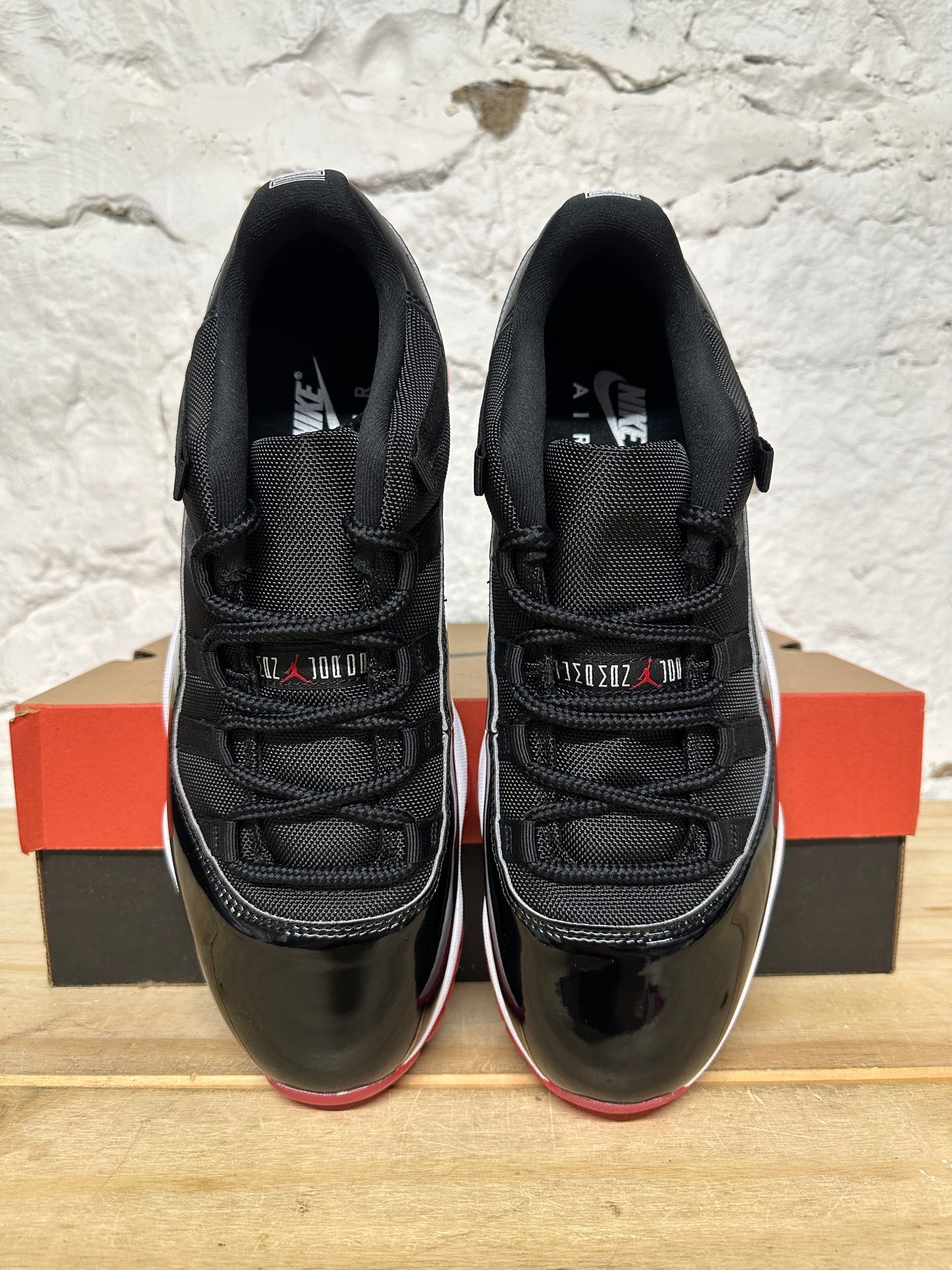Air Jordan 11 Low Bred Sz 10.5 DS