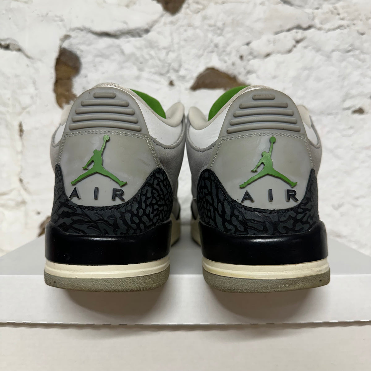 Air Jordan 3 Chlorophyll Sz 11