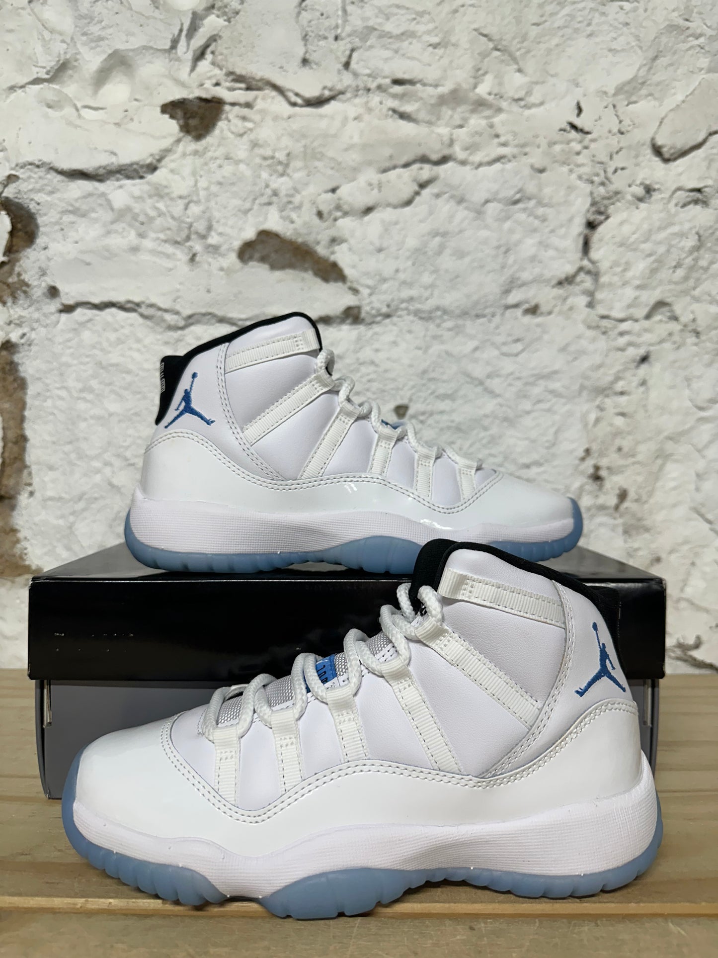 Air Jordan 11 High Legend Blue Sz 4Y DS
