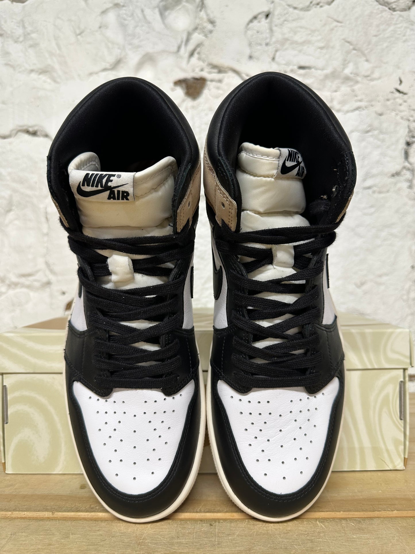 Air Jordan 1 Latte Sz 9 (10.5W)
