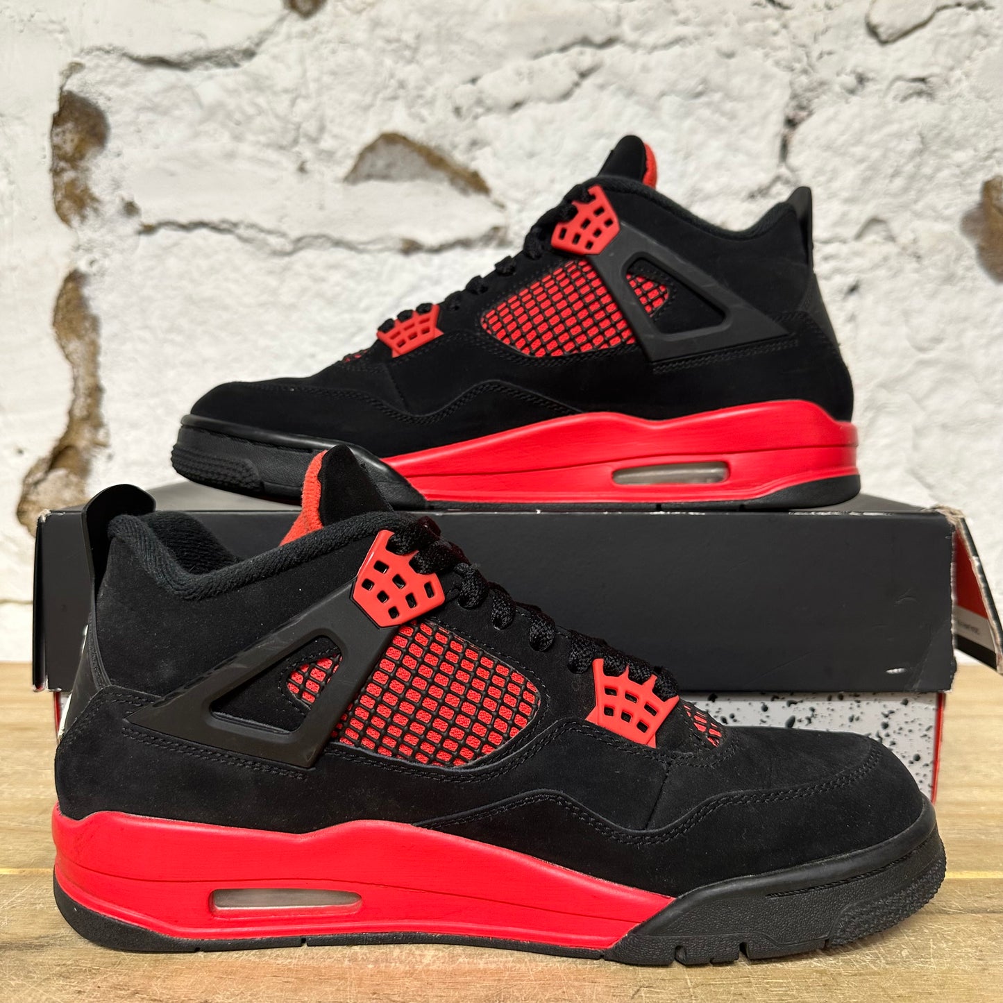 Air Jordan 4 Red Thunder Sz 9.5